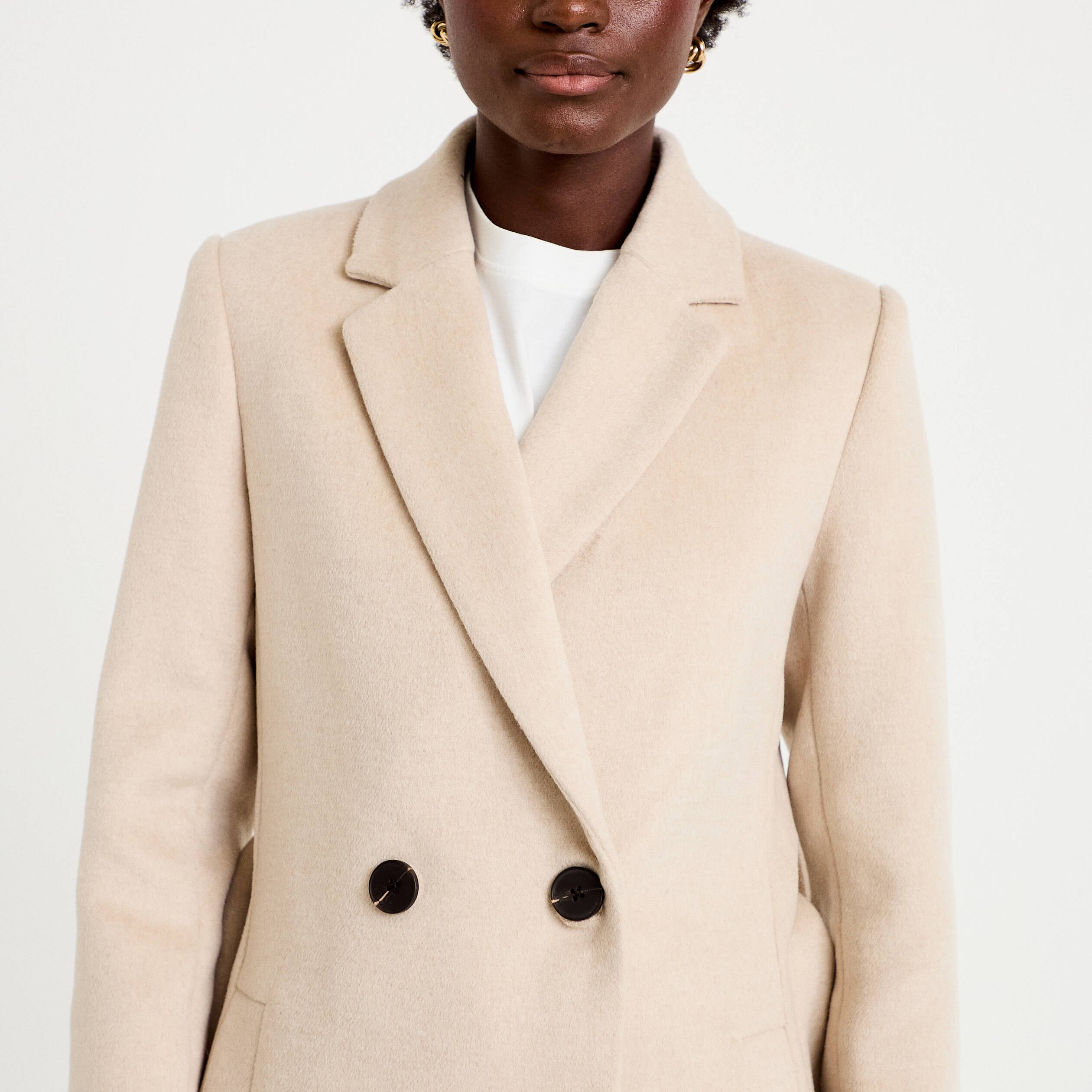 Manteau cintr&eacute; col ch&acirc;le manches longues beige femme