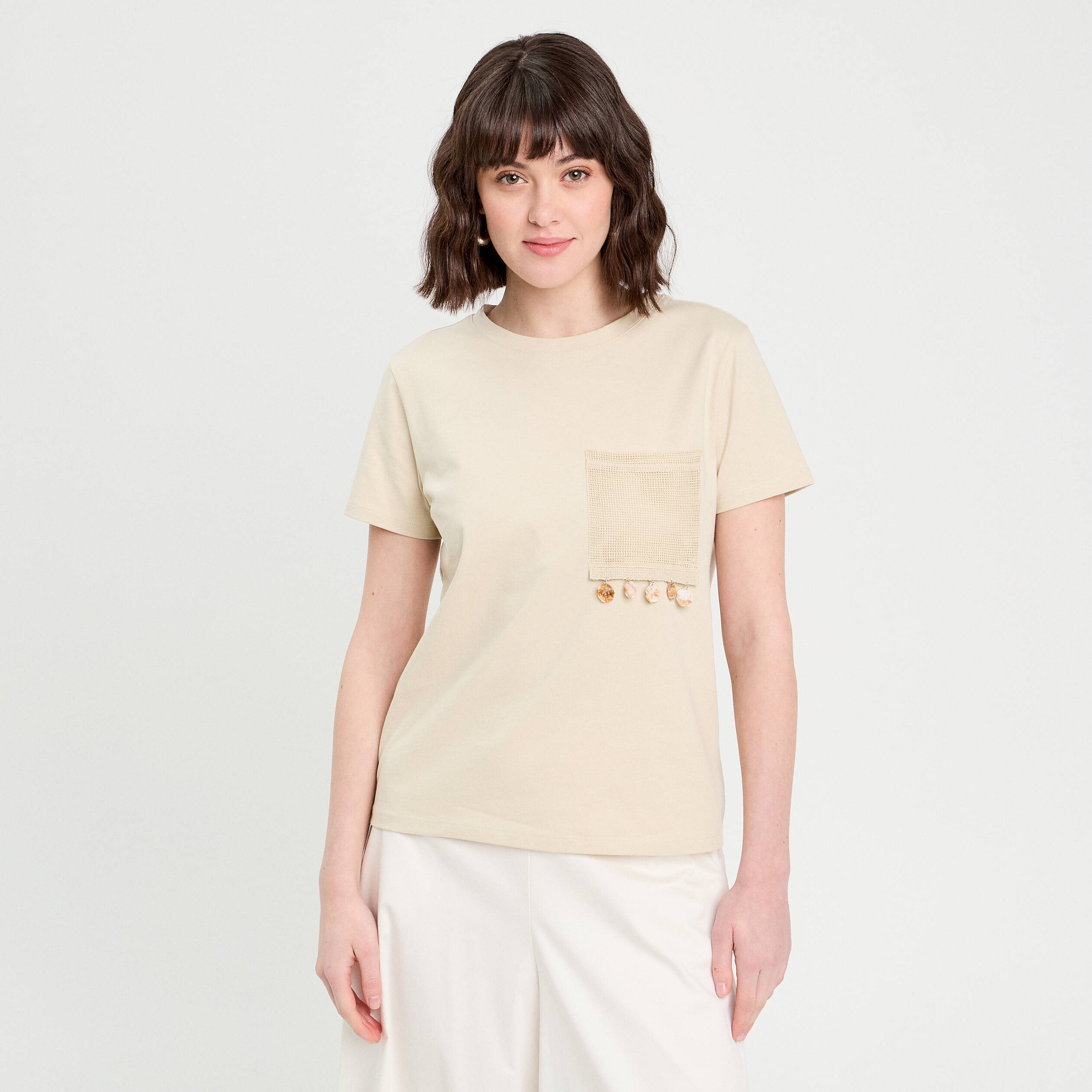 T-shirt poche d&eacute;tails bijoux beige femme