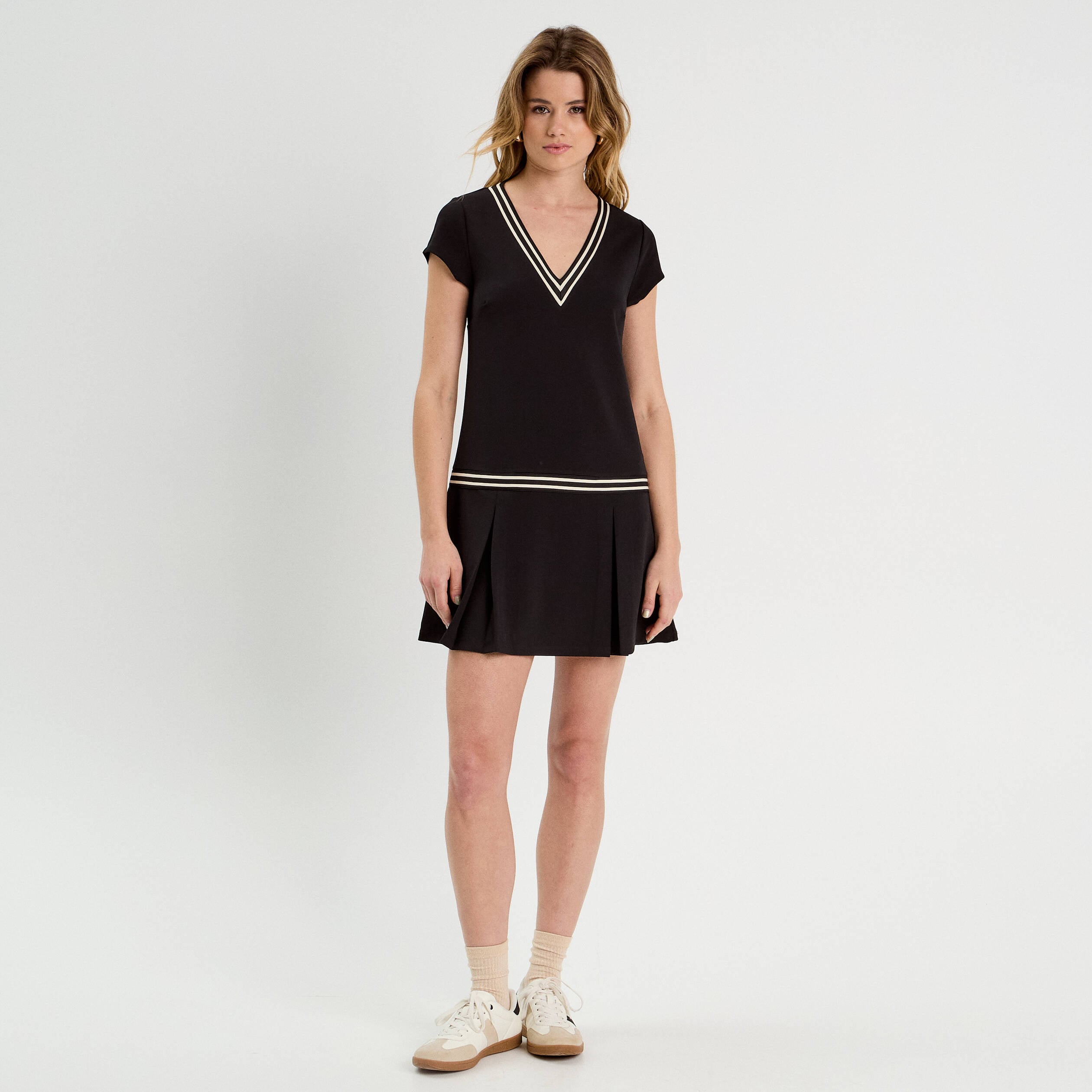 Robe &eacute;vas&eacute;e avec bandes noir femme