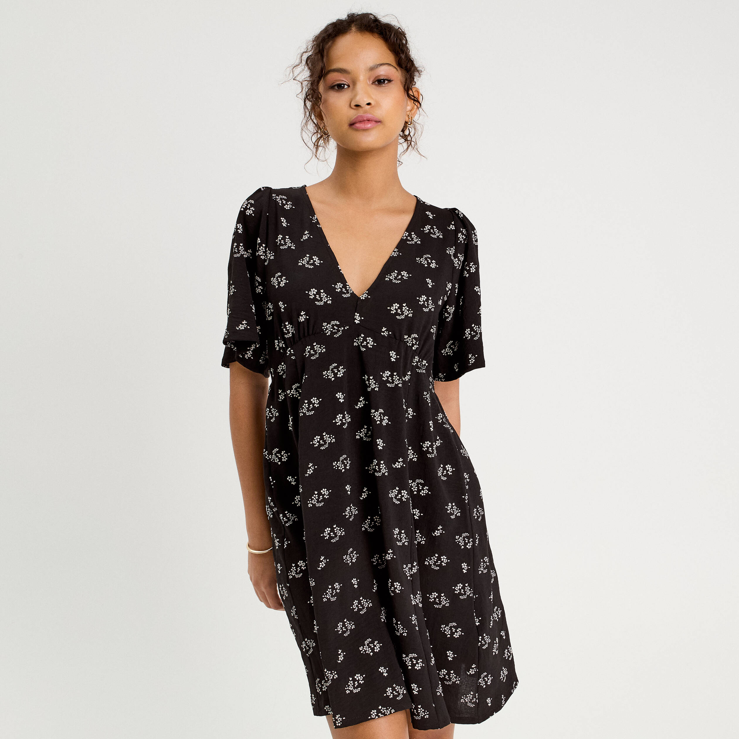 Robe &eacute;vas&eacute;e manches courtes noir femme