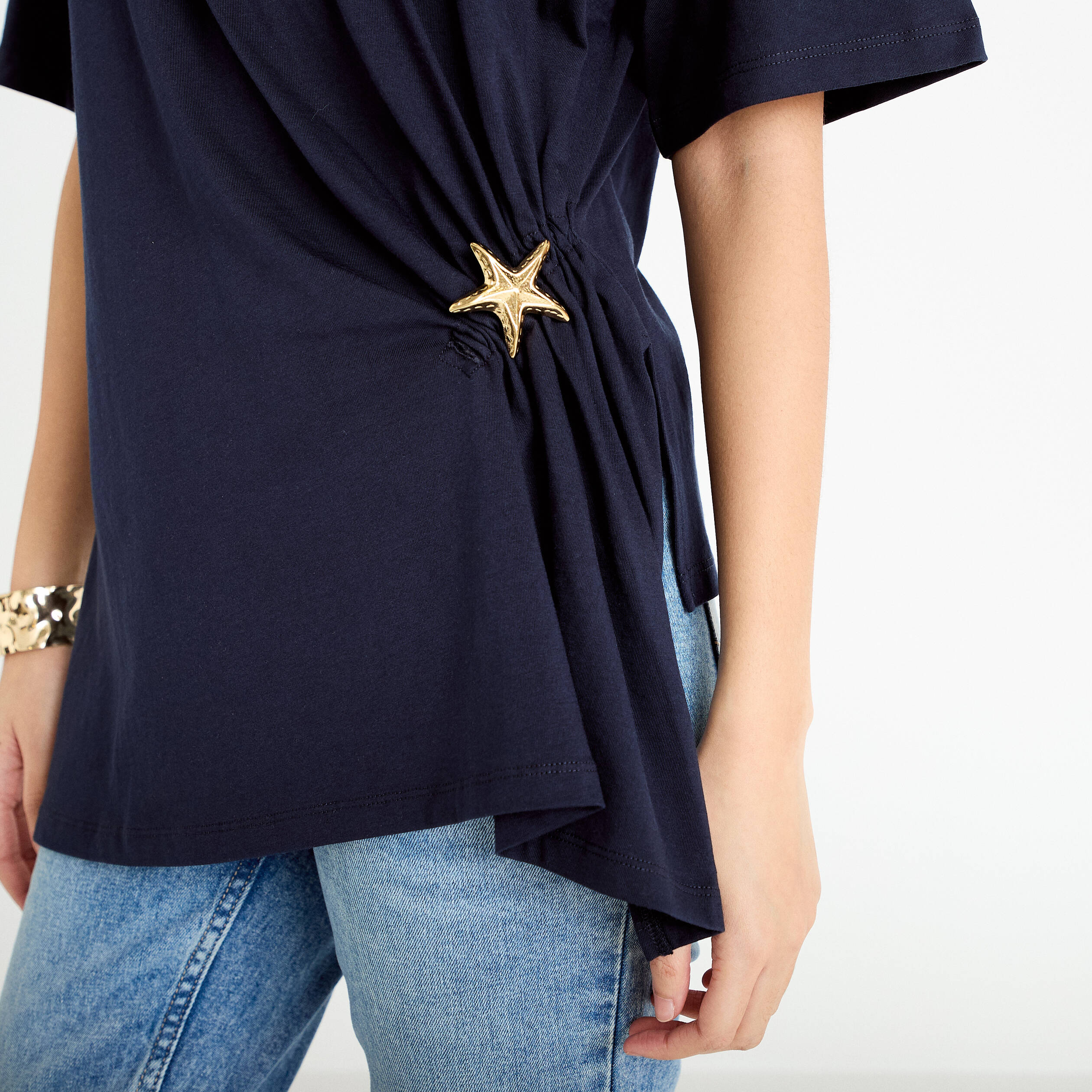 T-shirt &agrave; fronces avec bijou bleu marine femme