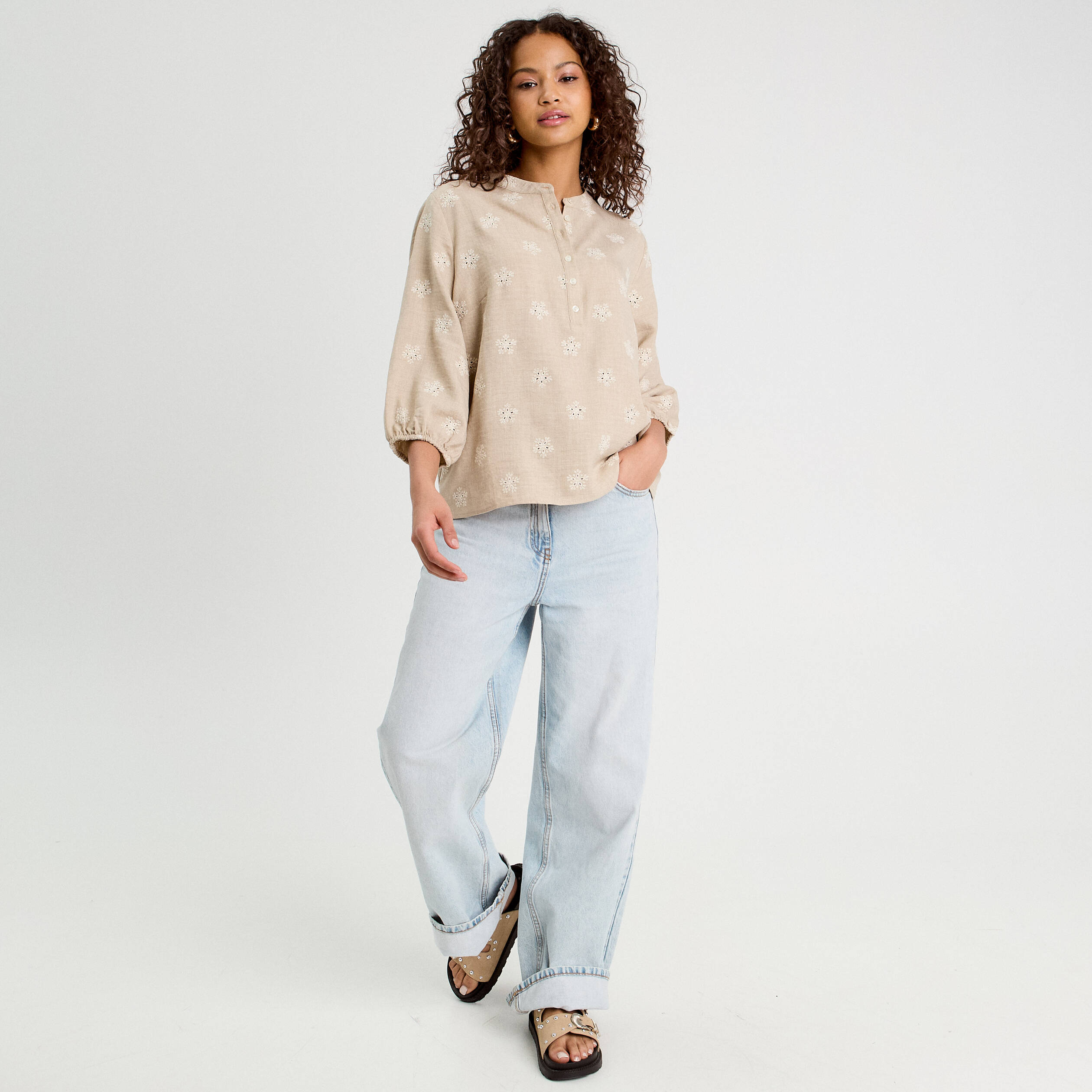 Blouse manches 3/4 brod&eacute;e taupe femme