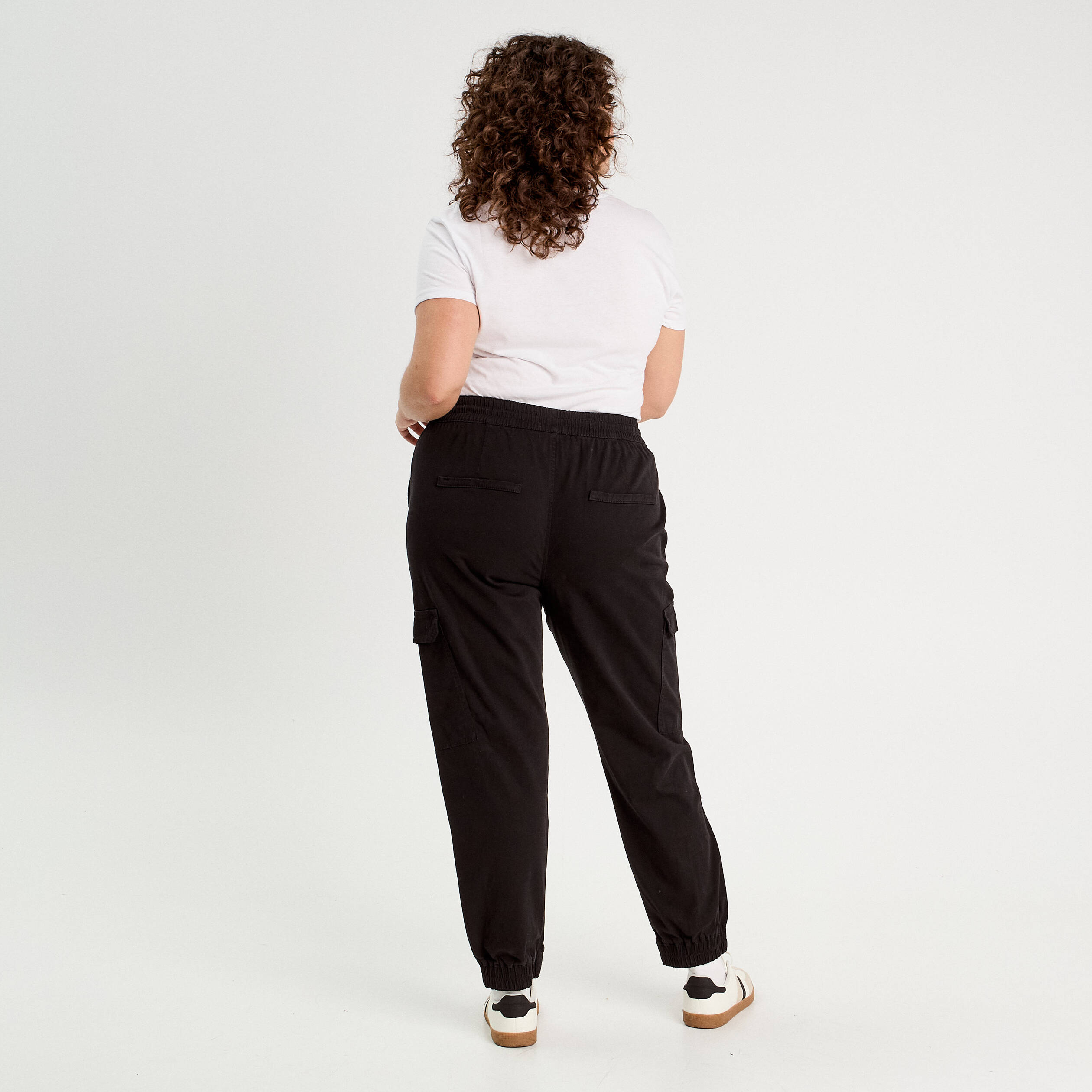 Pantalon cargo slim noir femme