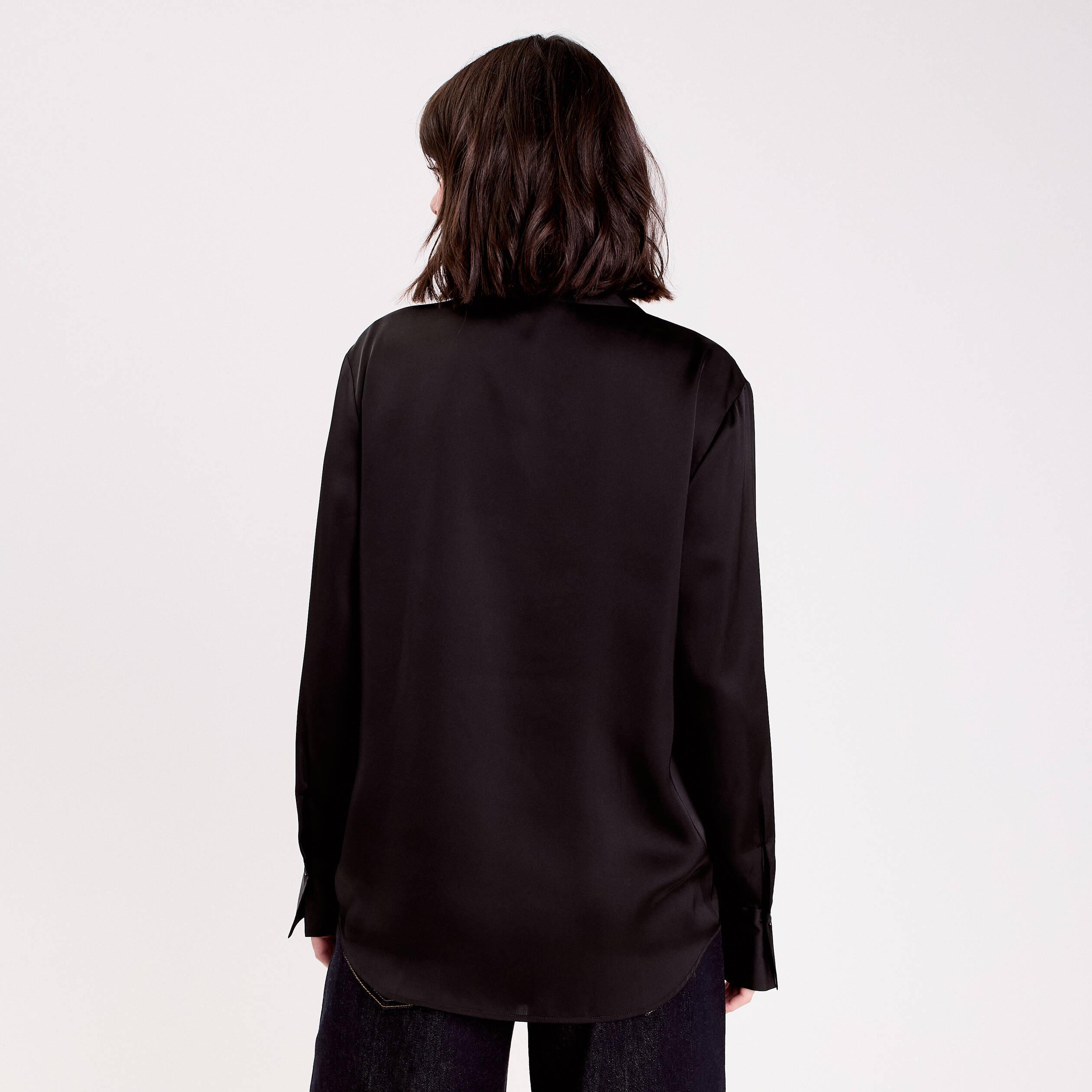 Chemise satin&eacute;e noir femme
