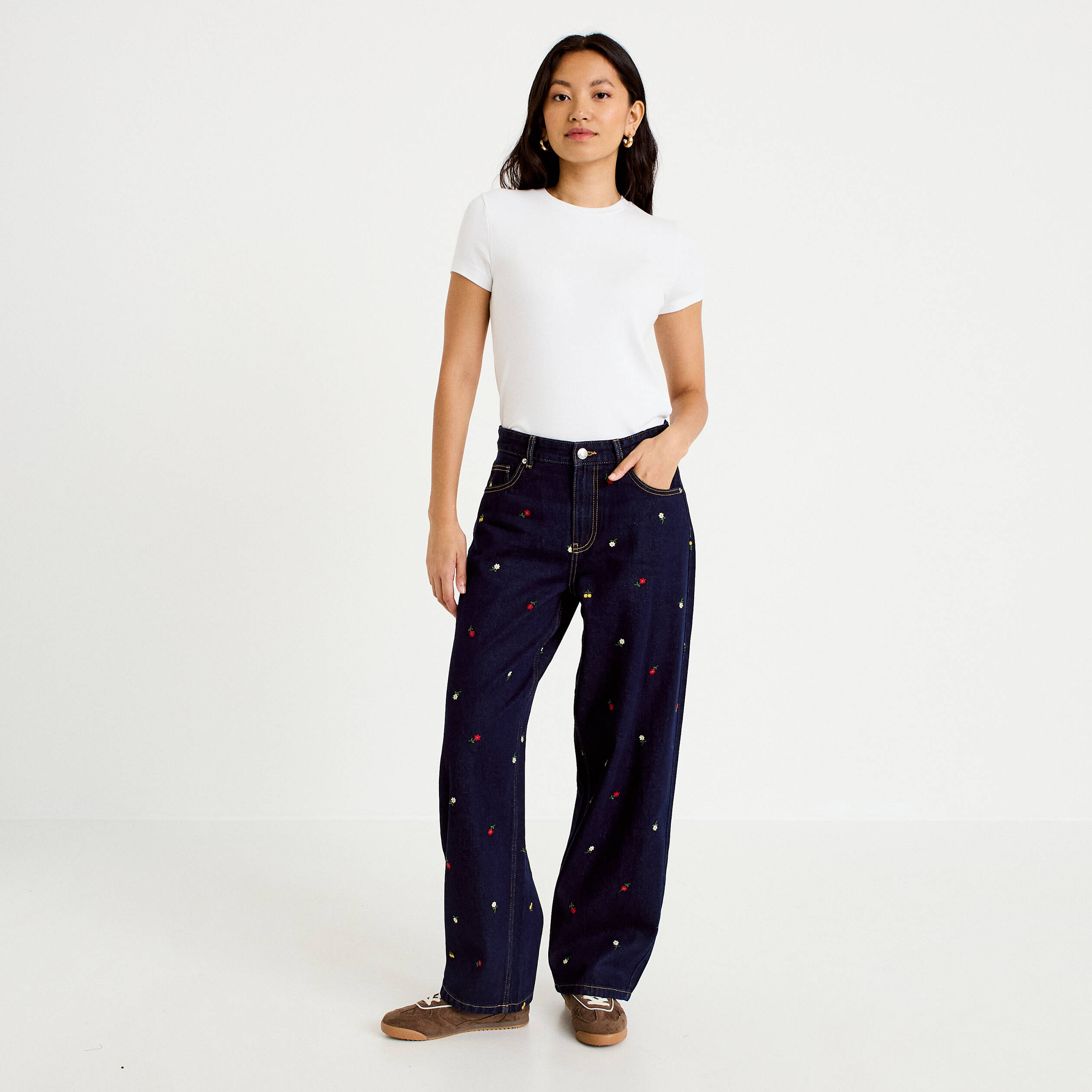 Jean barrel avec broderie bleu marine femme