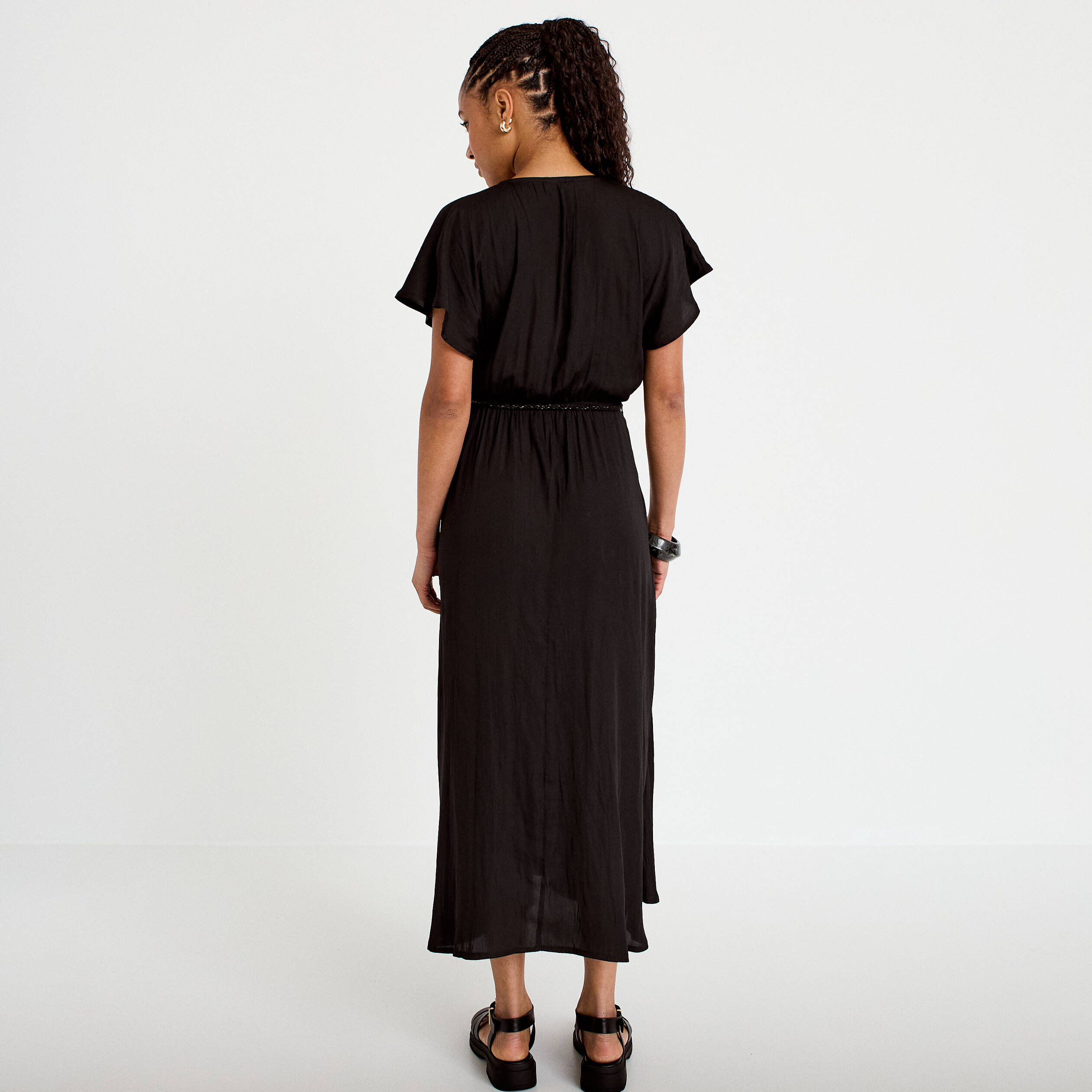 Robe longue &eacute;vas&eacute;e col v satin&eacute;e noir femme