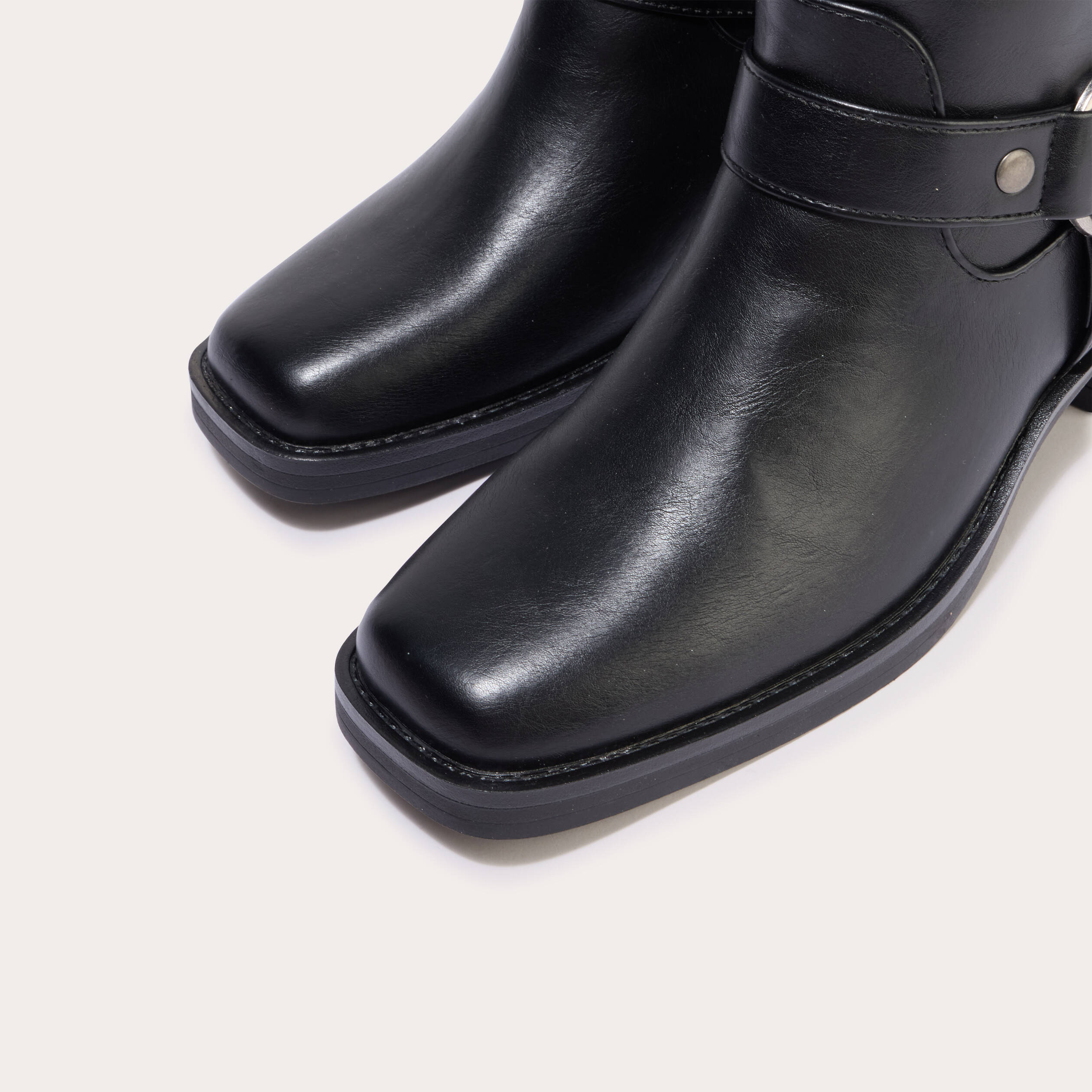 Bottines bout carr&eacute; noir femme