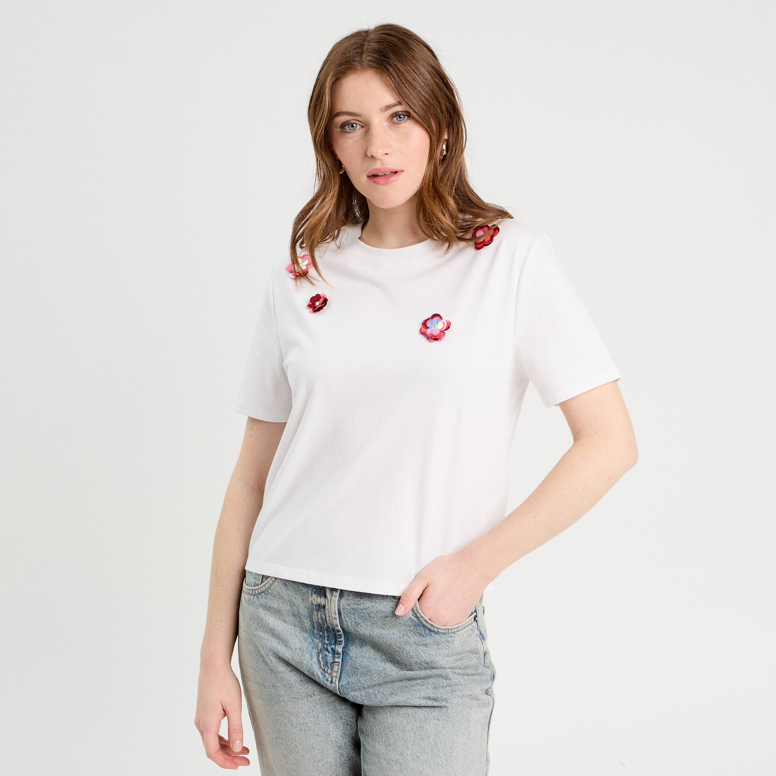 T-shirt d&eacute;tails fleurs sequins blanc femme