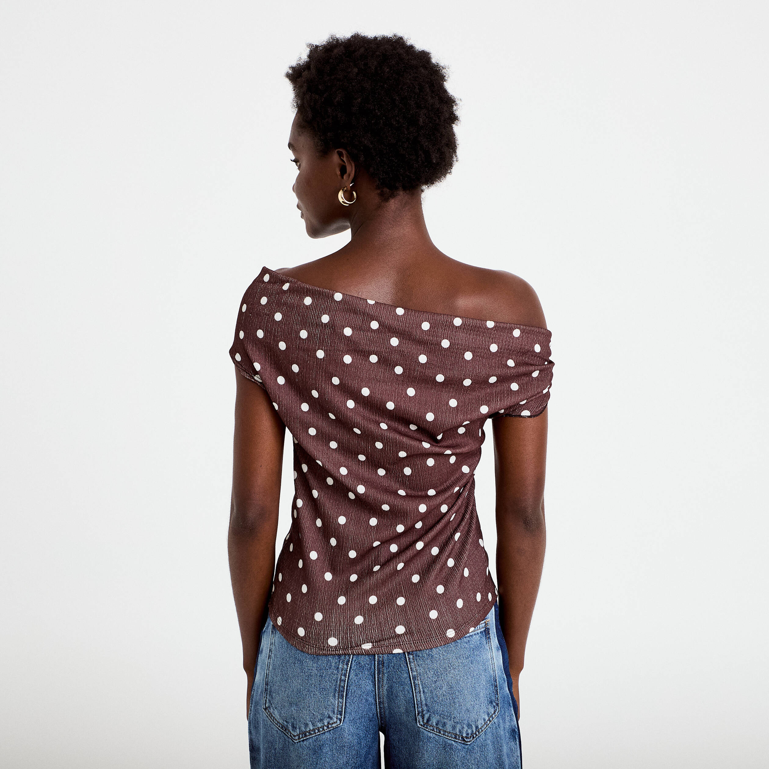 Top pliss&eacute; col bardot sans manches marron femme