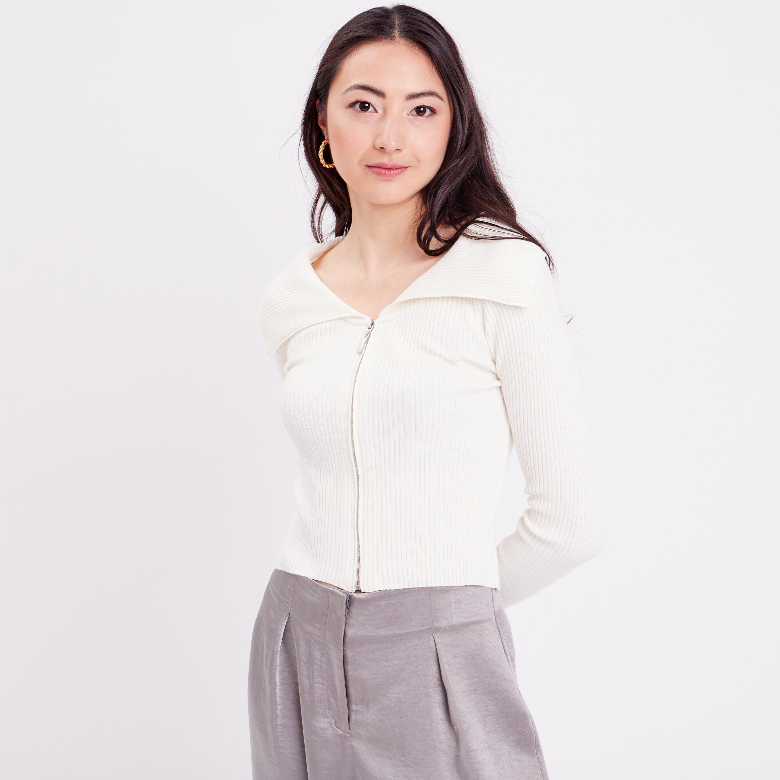 gilet cropped zippe col bardot ecru femme Gilet cropped zippé col bardot ecru femme