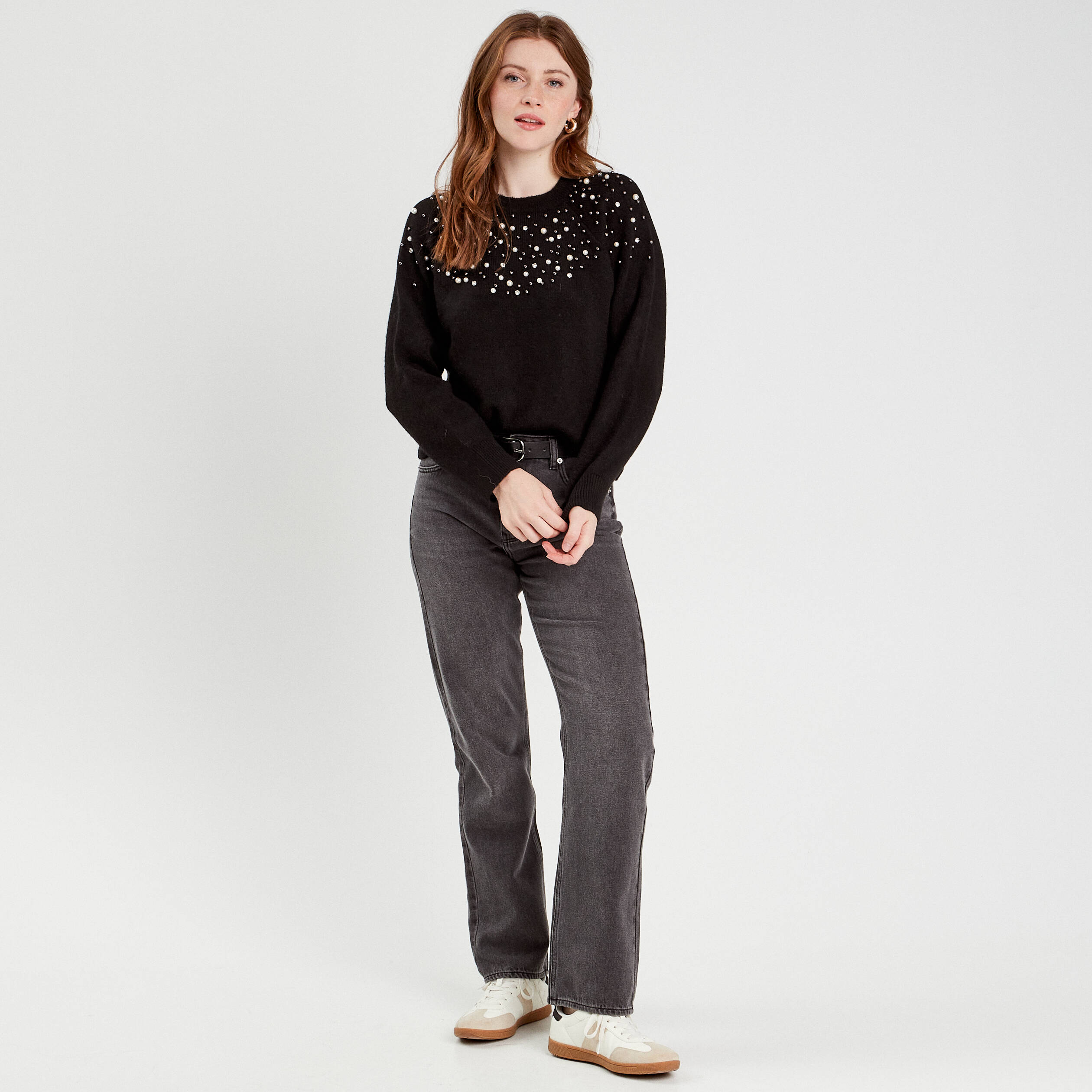 Pull perles et d&eacute;tails bijoux noir femme