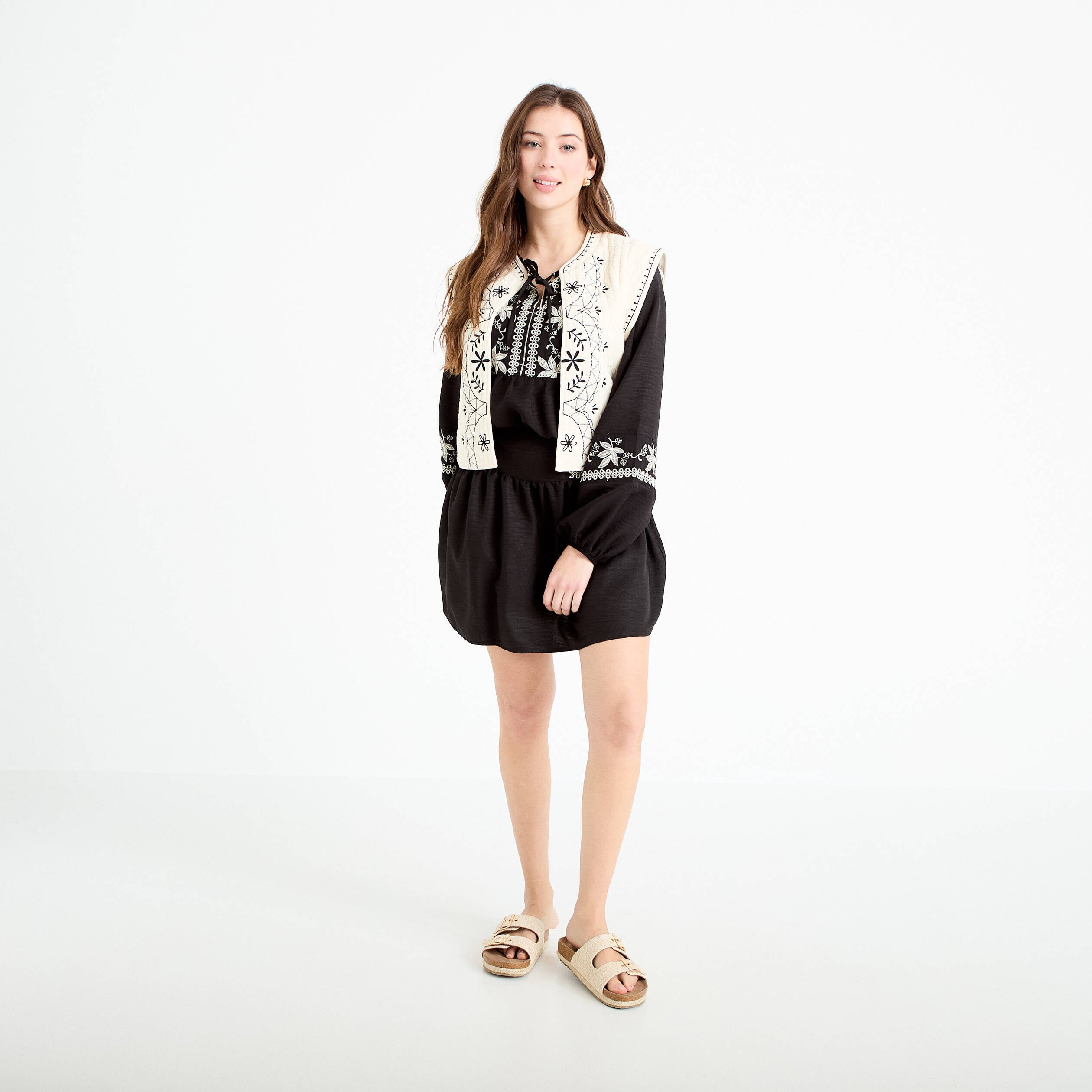 Veste sans manches brod&eacute;e ecru femme