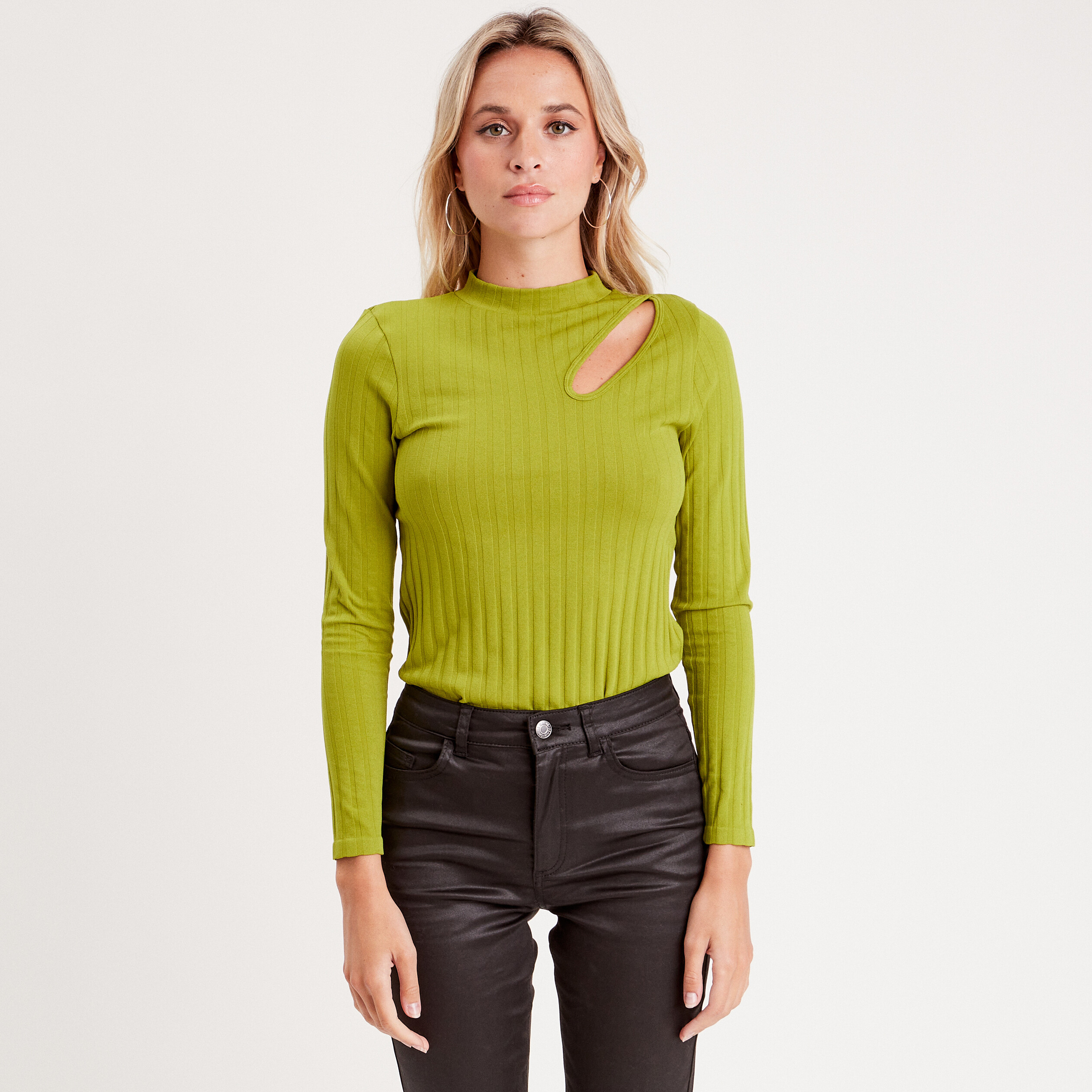 t shirt cotele avec ouverture vert anis femme T-shirt côtelé avec ouverture vert anis femme
