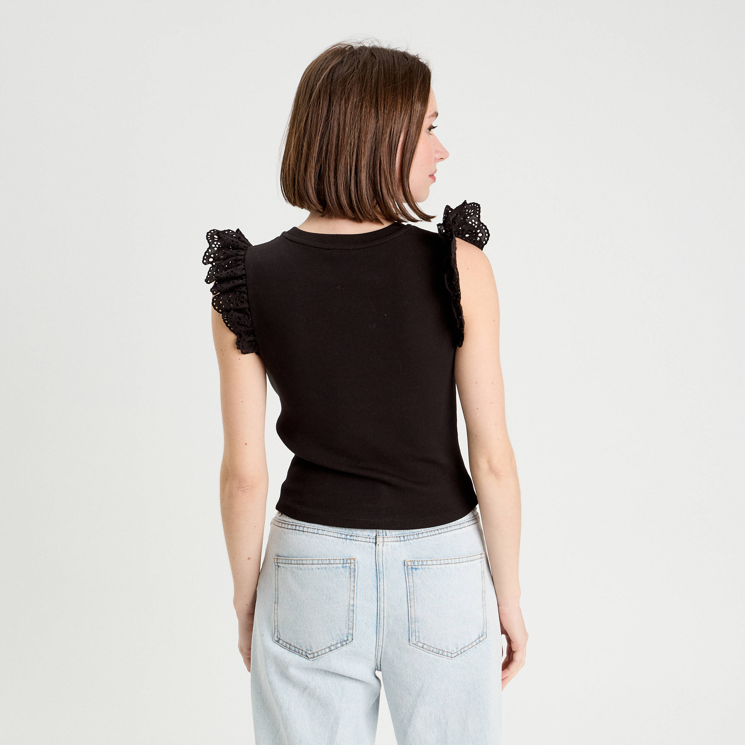 debardeur volants brodes noir femme Débardeur volants brodés noir femme
