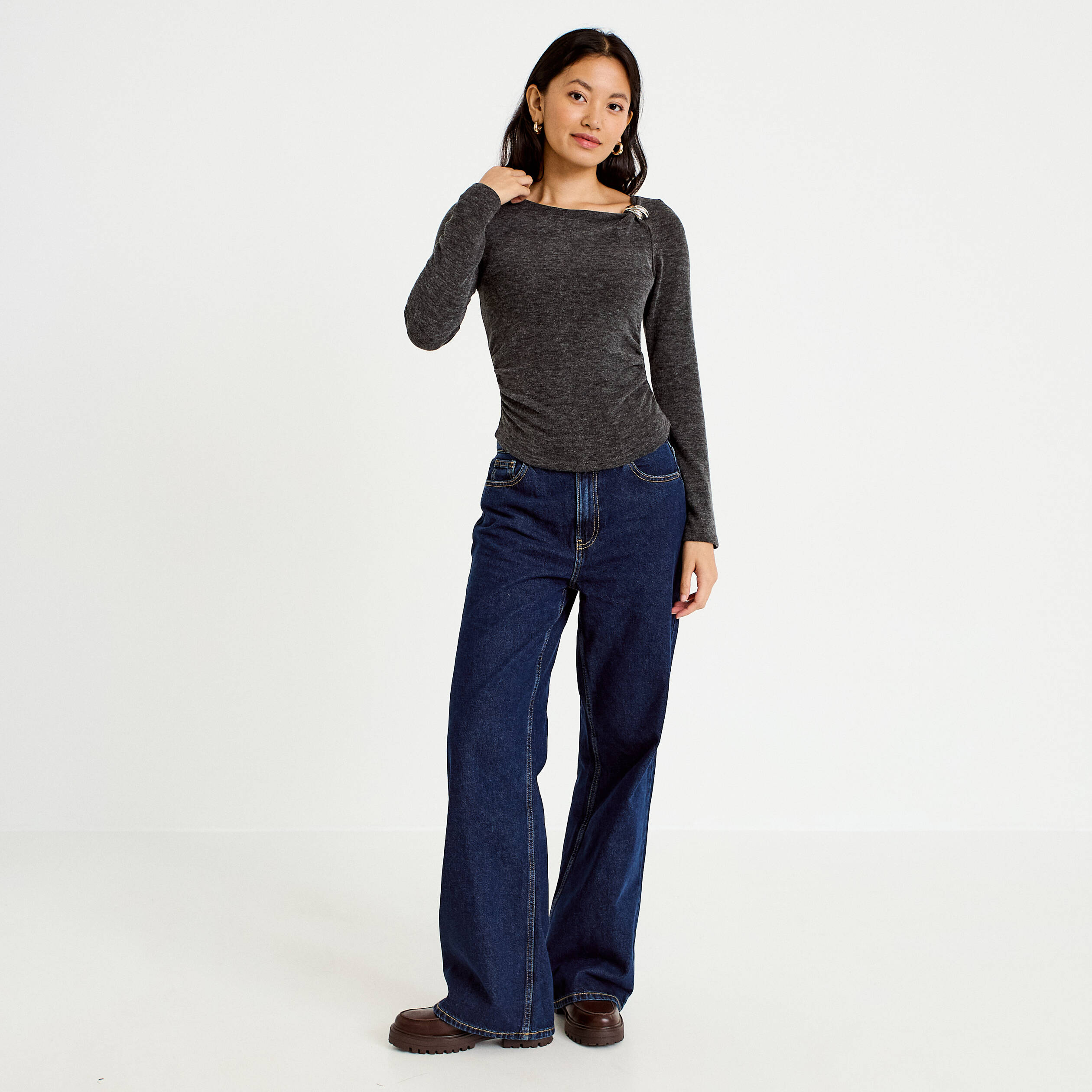 Top cintr&eacute; col bateau manches longues gris fonc&eacute; femme