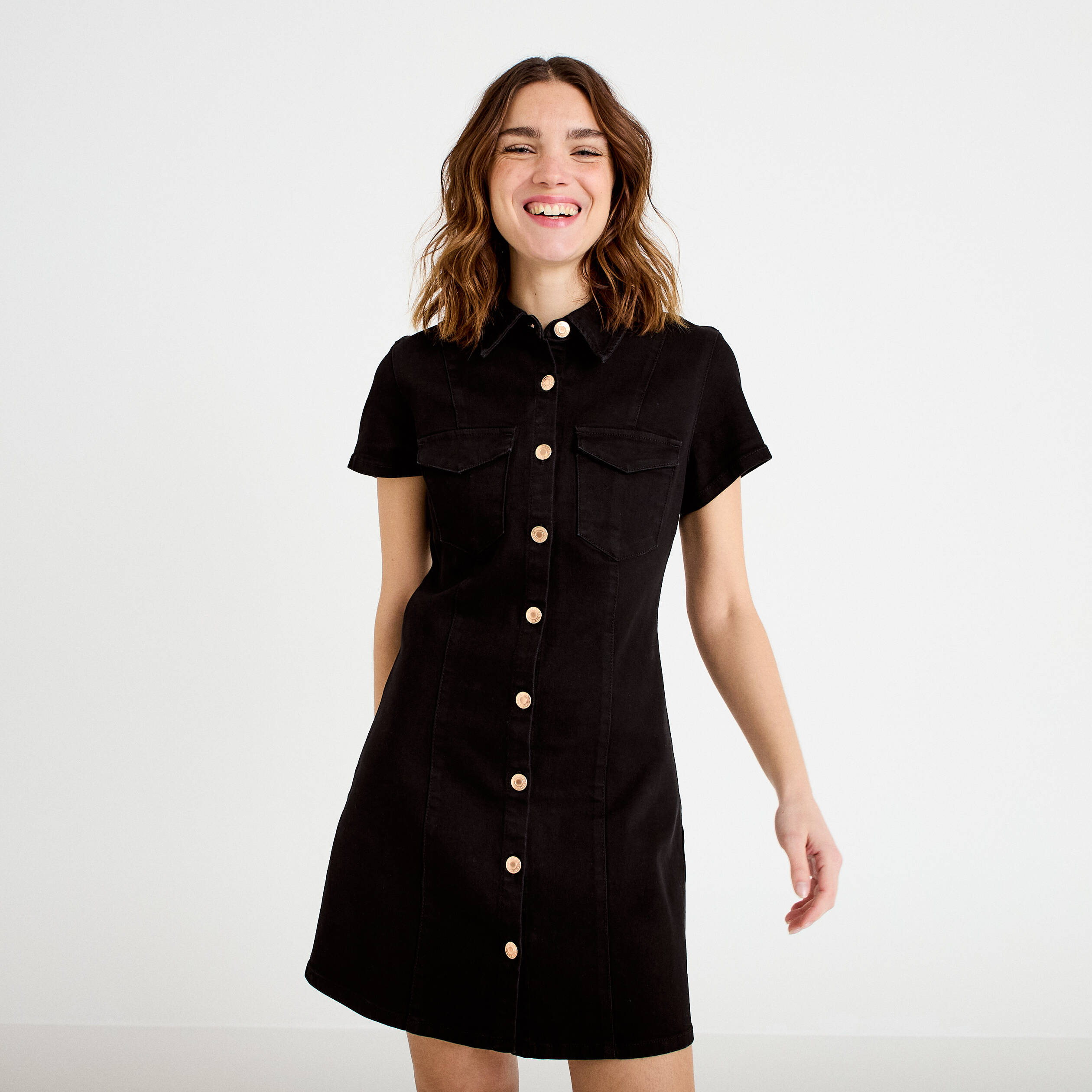 Robe courte trap&egrave;ze en jean col chemise noir femme