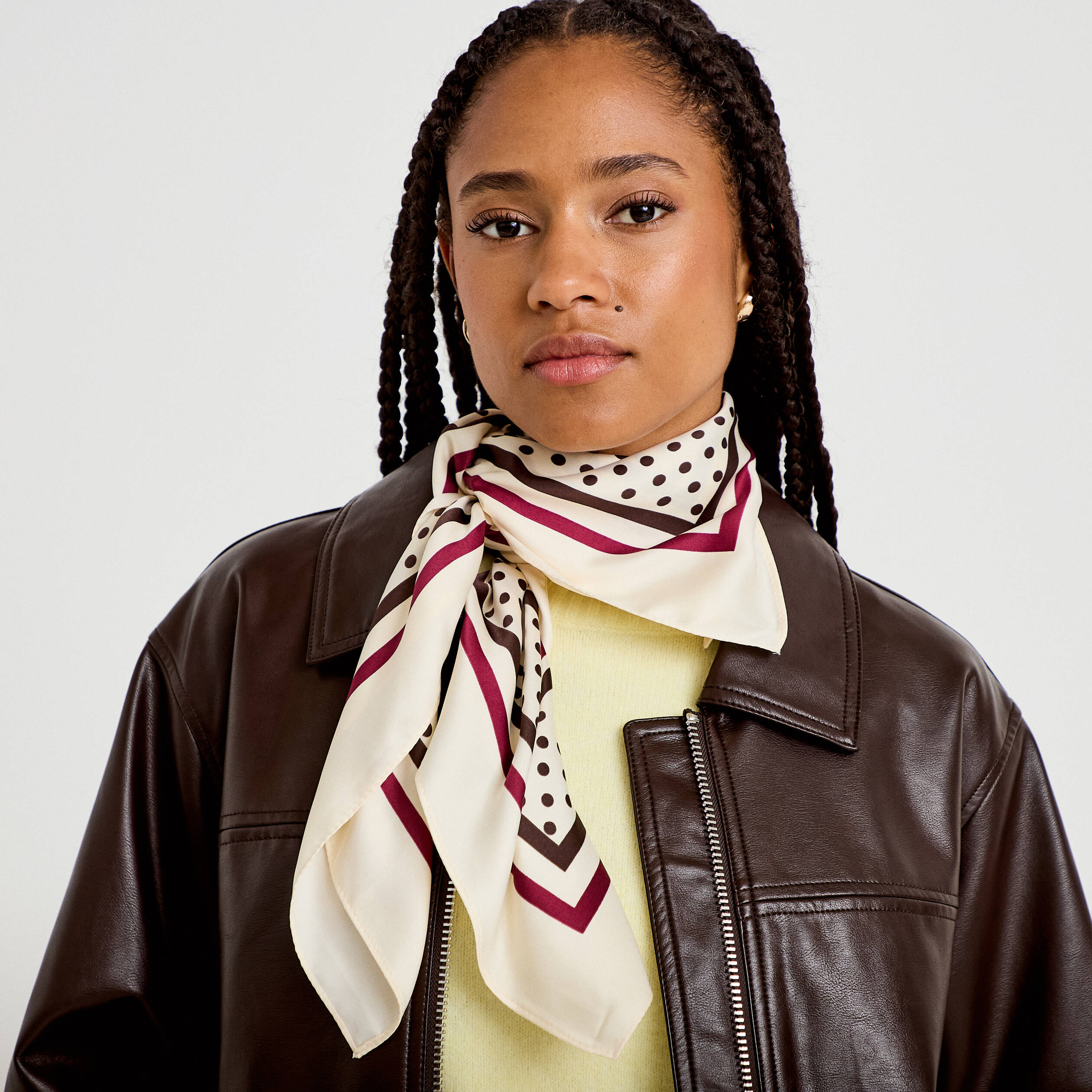Foulard satin&eacute; soyeux ecru femme