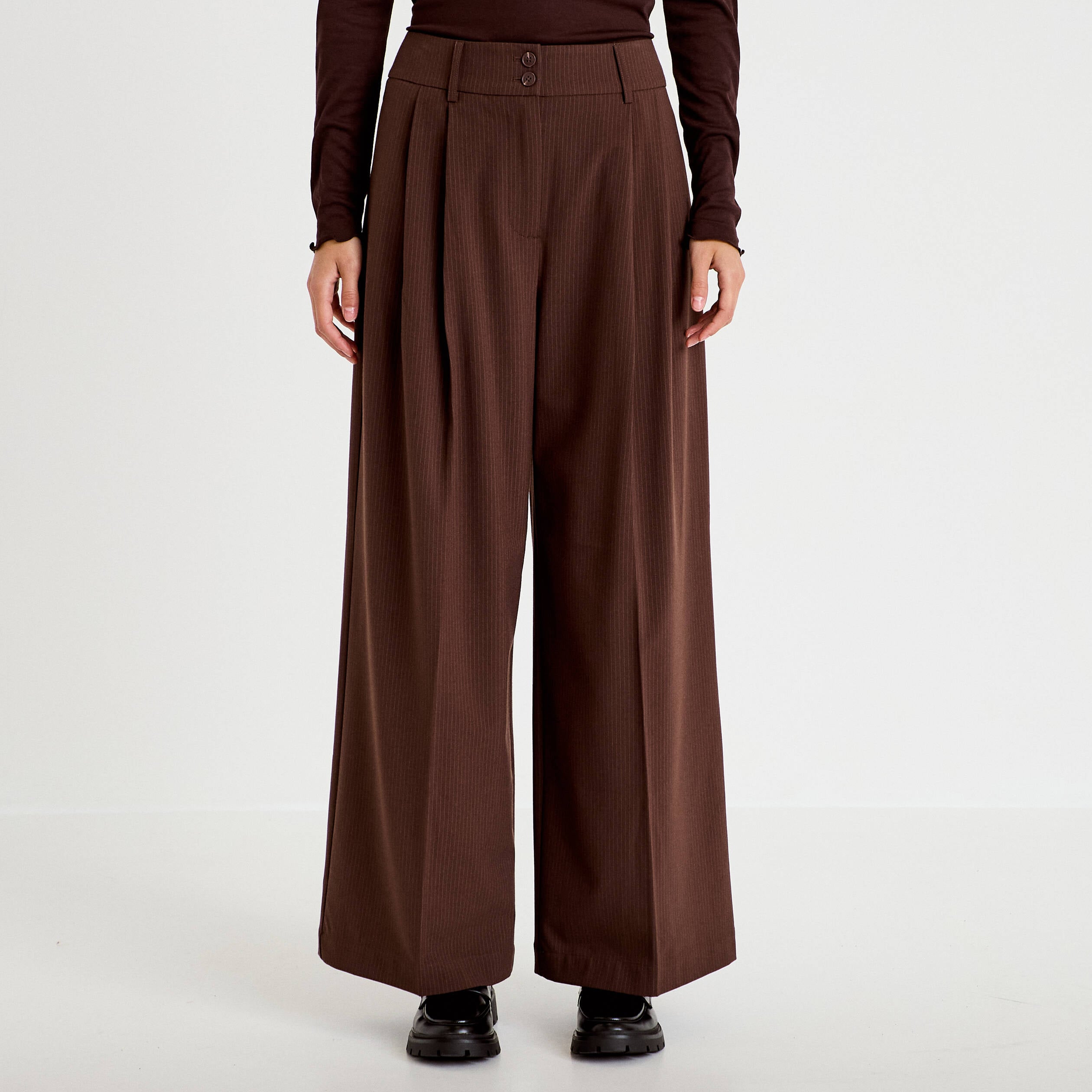 Pantalon large &agrave; pinces marron femme