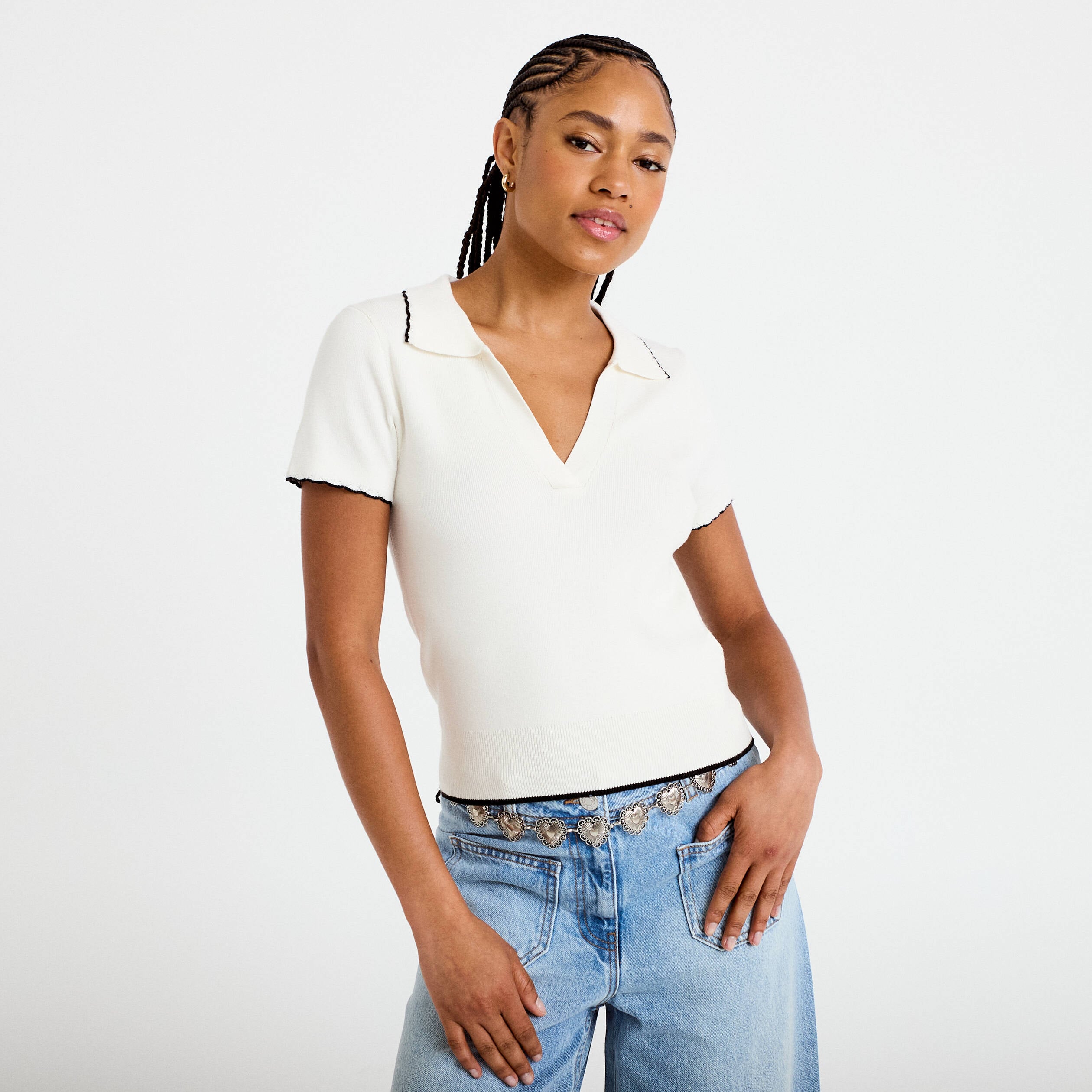Polo ajust&eacute; manches courtes col chemise ecru femme