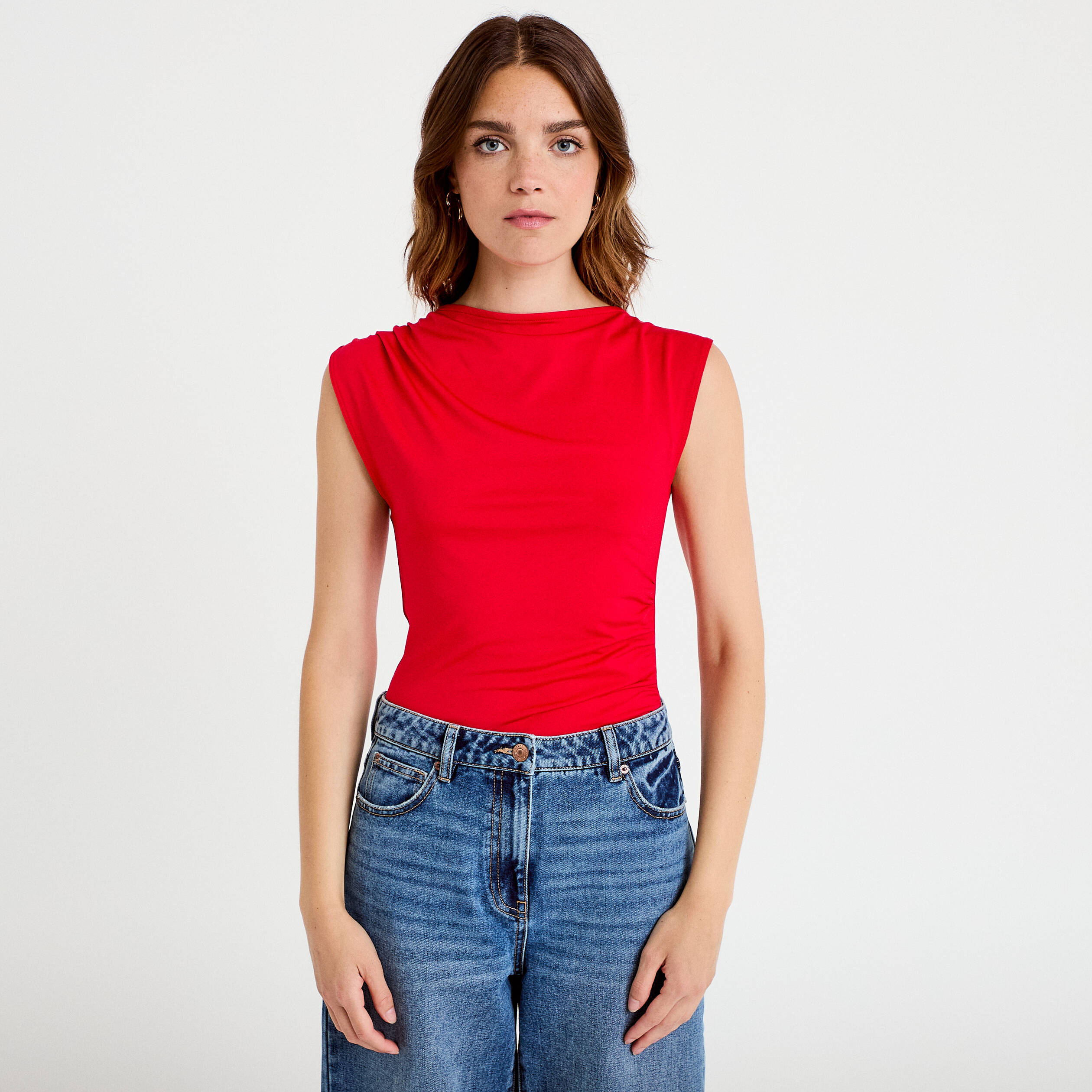 Body ajust&eacute; d&eacute;collet&eacute; sans manches rouge femme