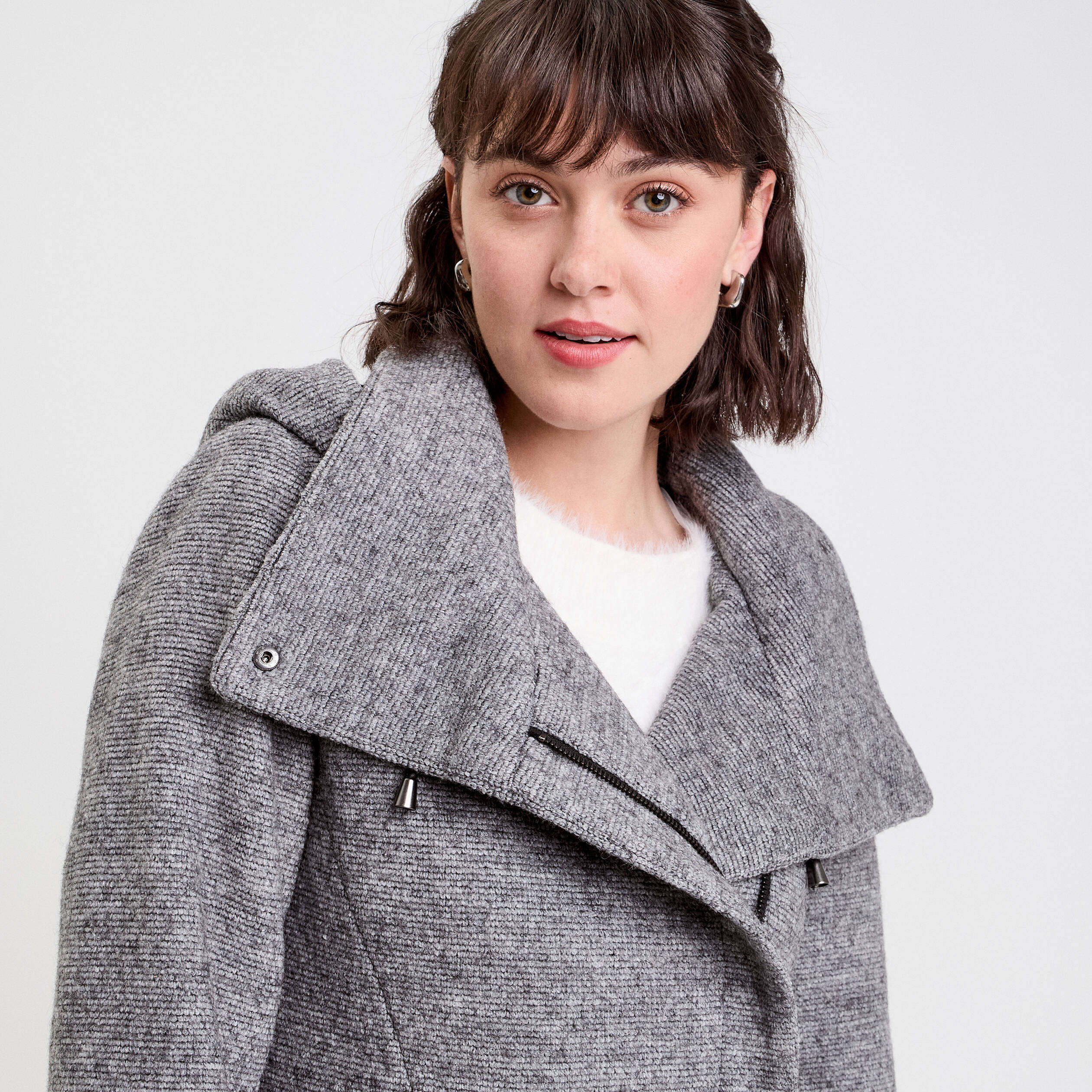 Manteau cintr&eacute; asym&eacute;trique gris fonc&eacute; femme