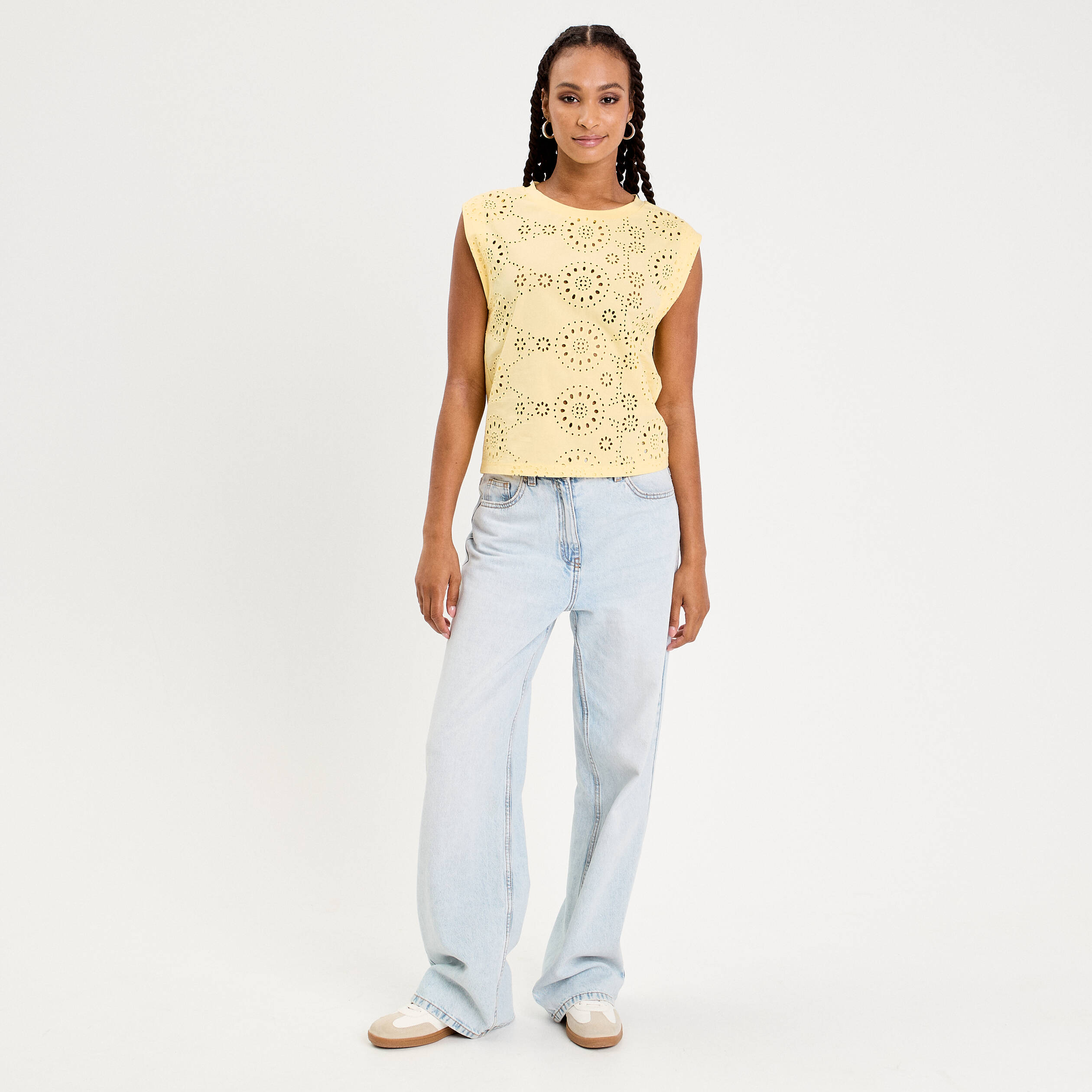 T-shirt sans manches brod&eacute; jaune clair femme