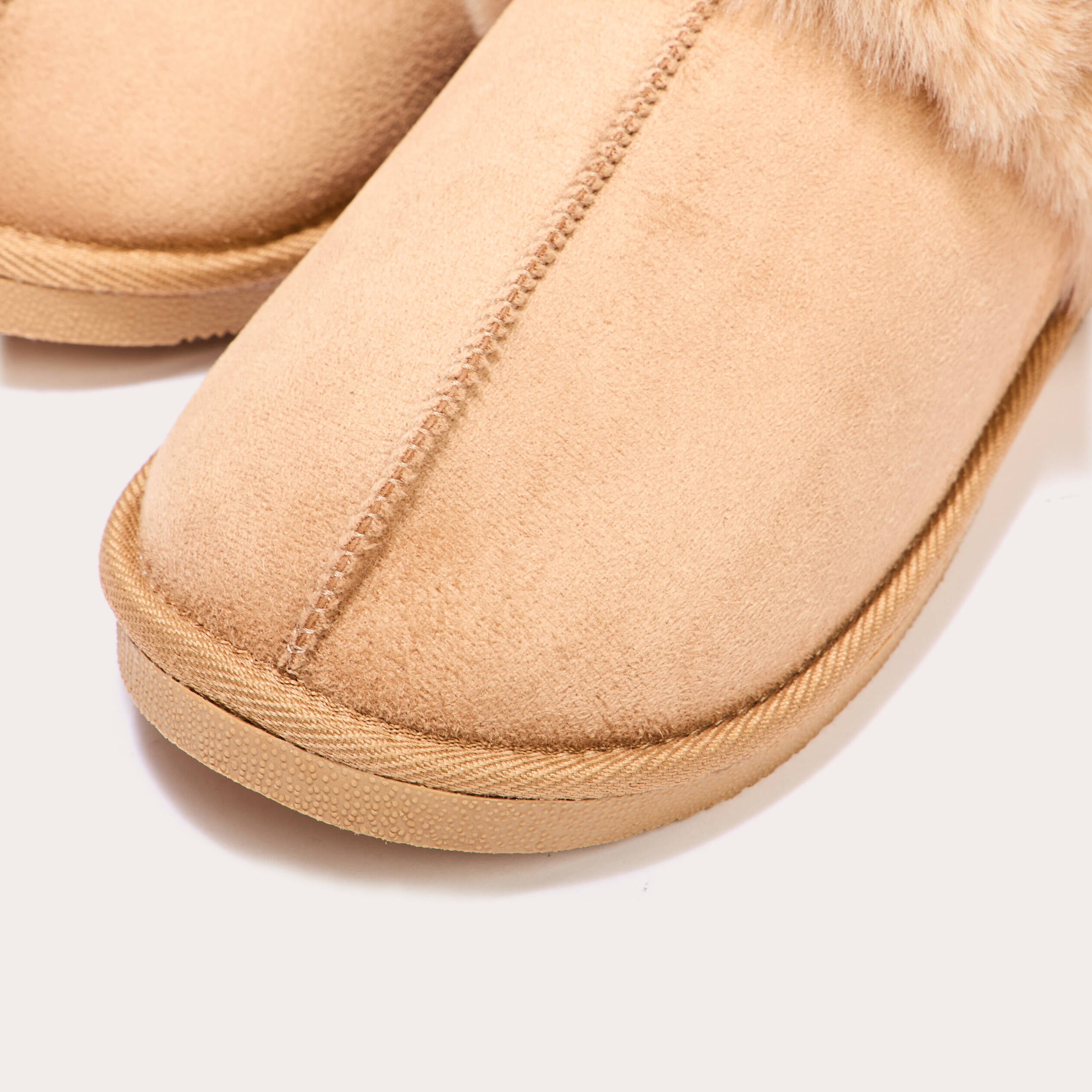 Chaussons fausse fourrure sable femme