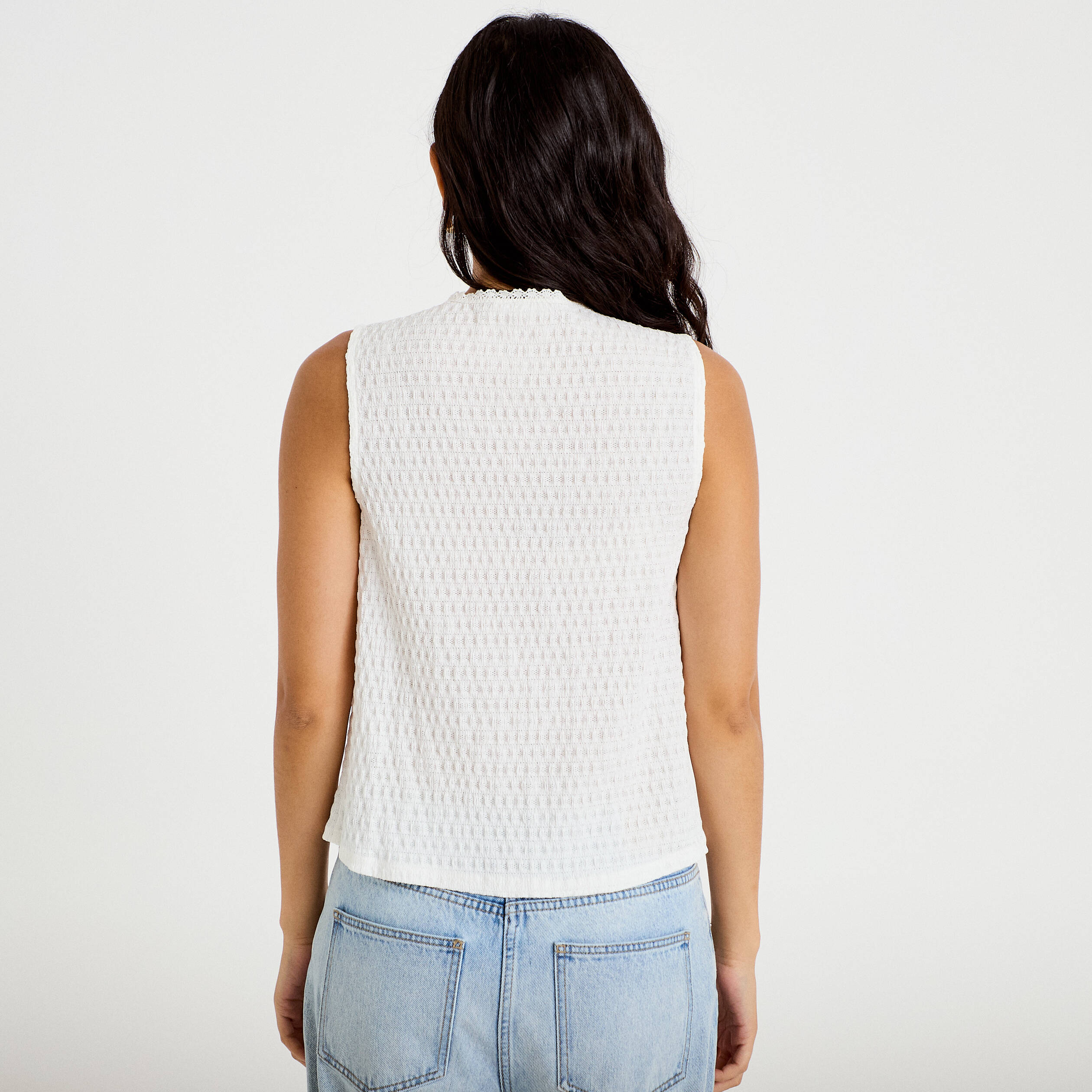 Blouse sans manches plastron brod&eacute; ecru femme