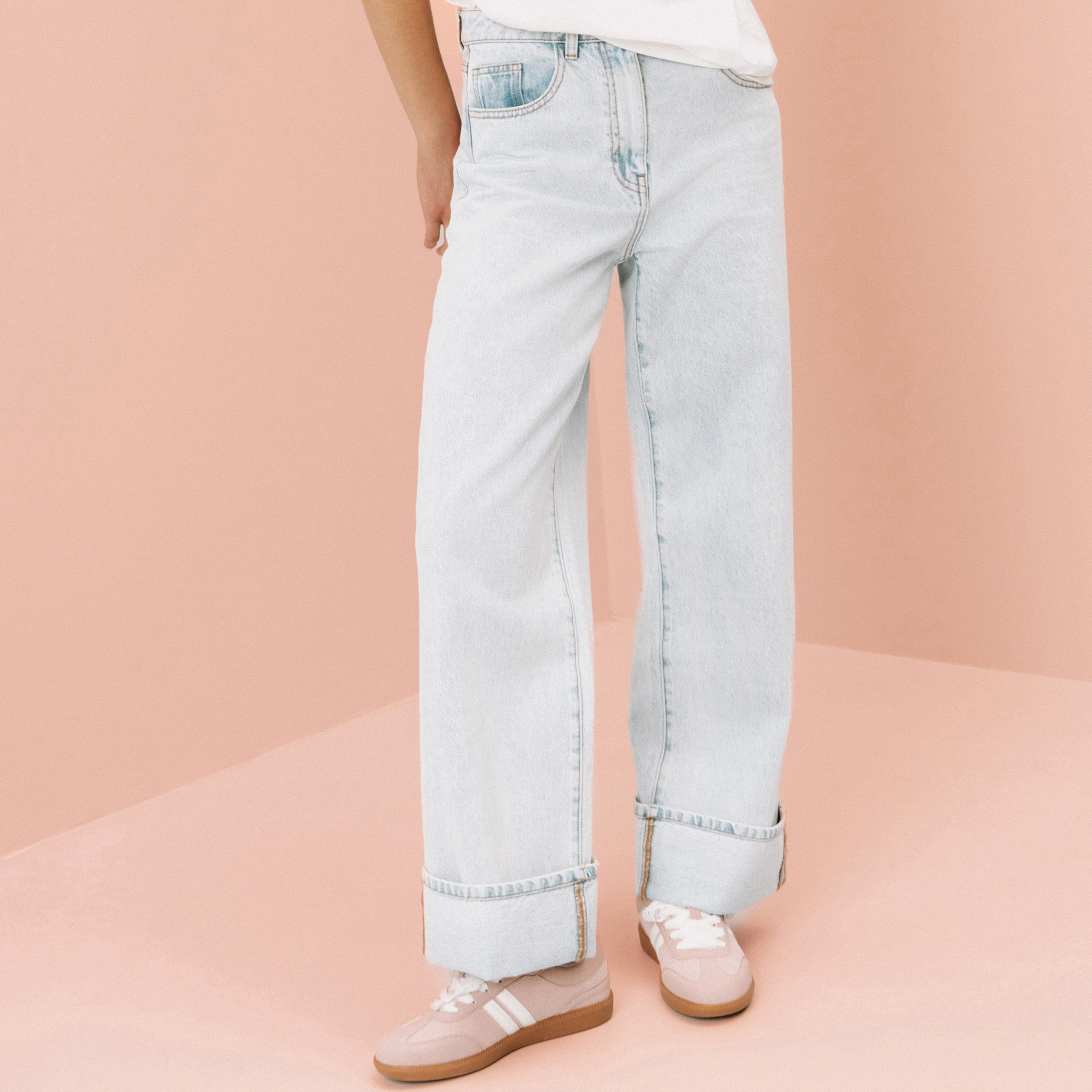 jeans droit avec ourlets denim bleach femme Jeans droit avec ourlets denim bleach femme