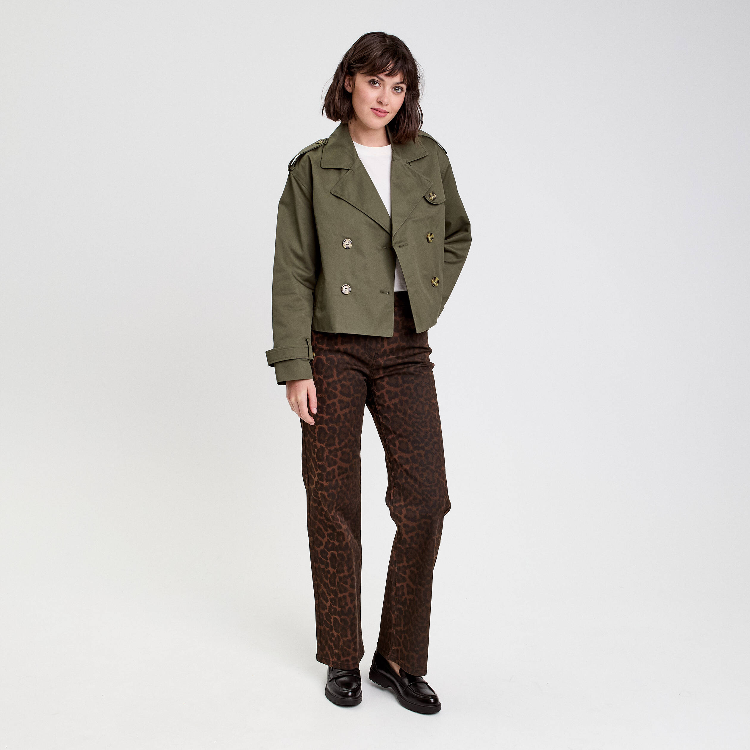 trench court boutonne vert kaki femme Trench court boutonné vert kaki femme