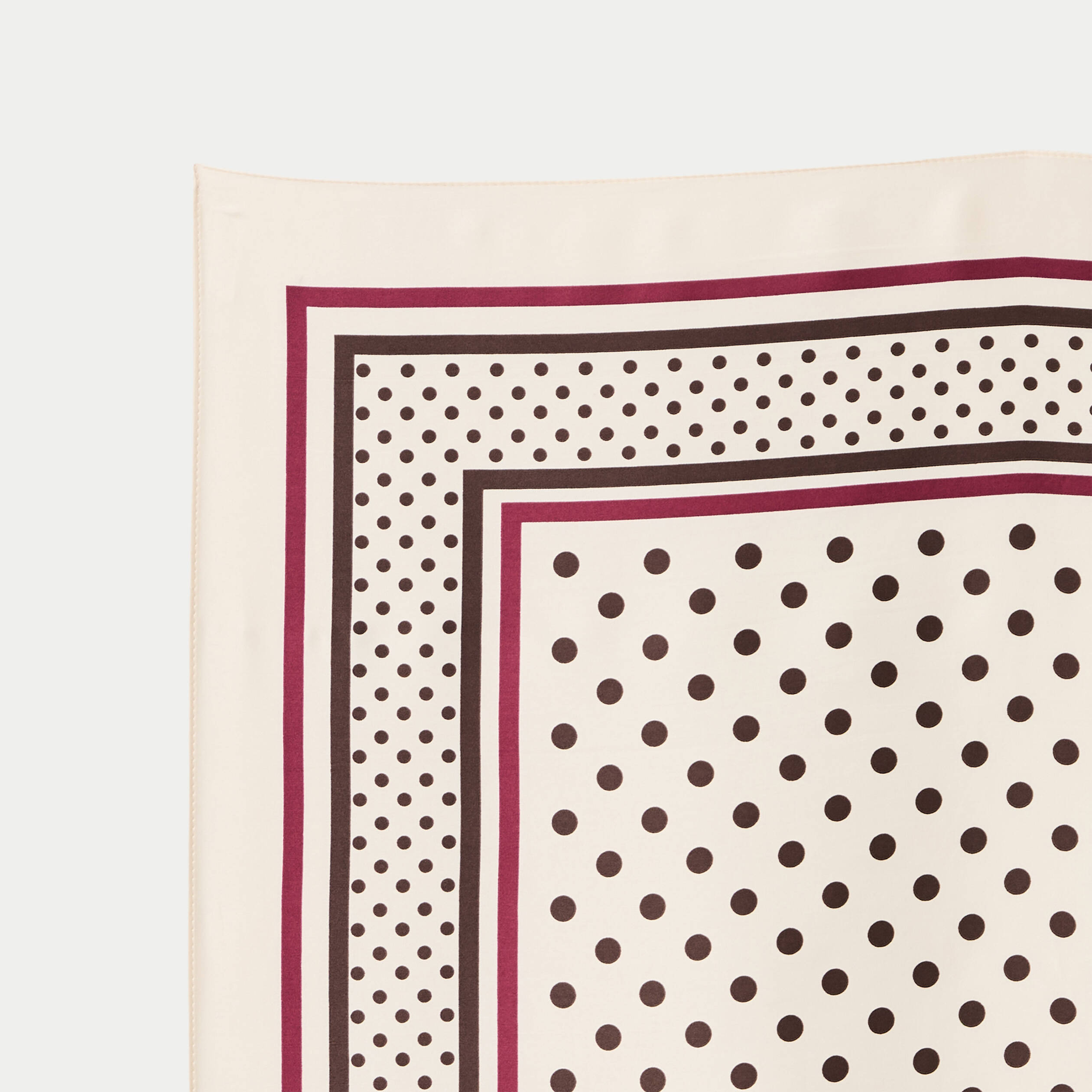 Foulard satin&eacute; soyeux ecru femme