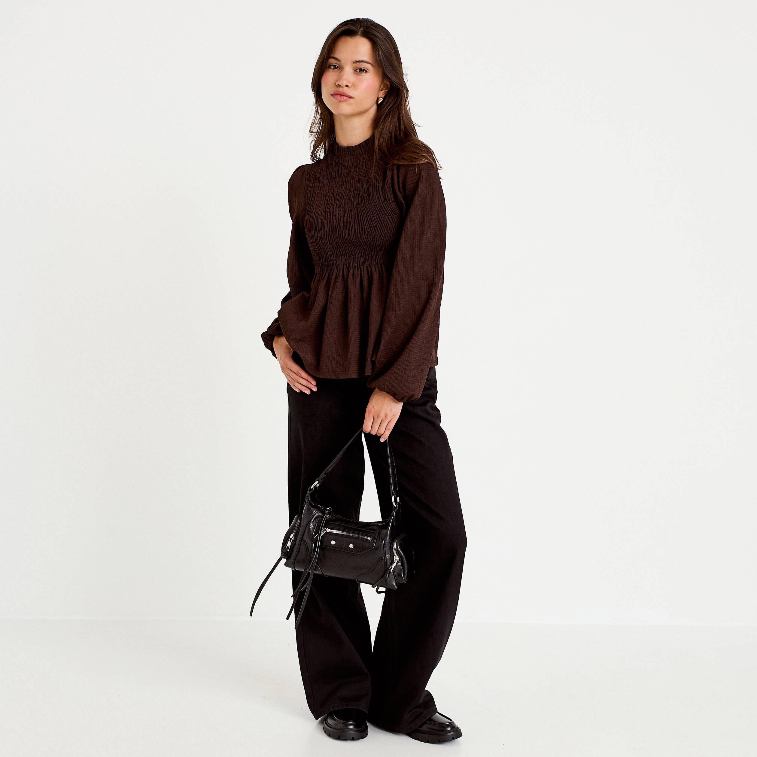 Blouse droite manches longues pliss&eacute;e marron fonc&eacute; femme