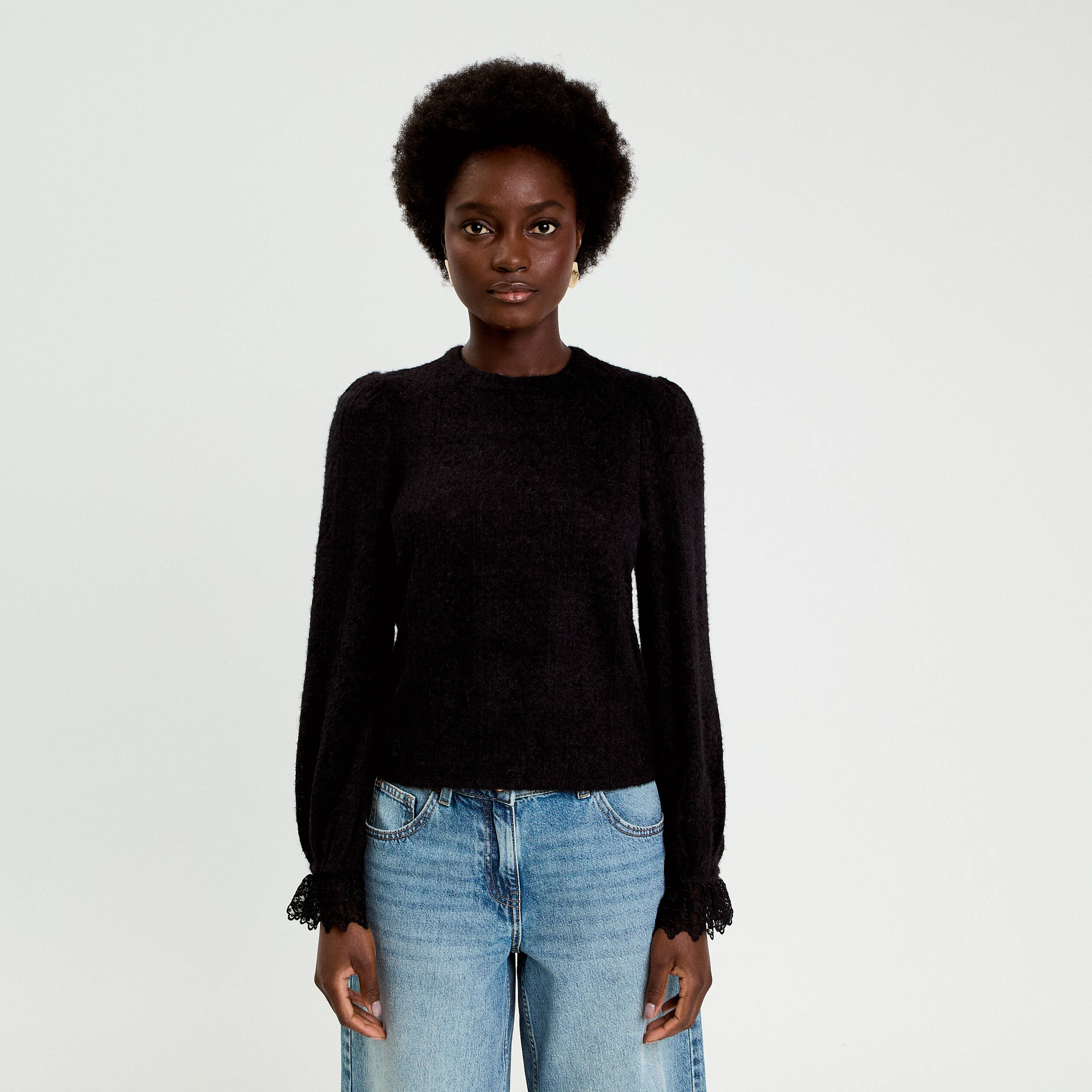 Top dentelle manches longues col rond noir femme