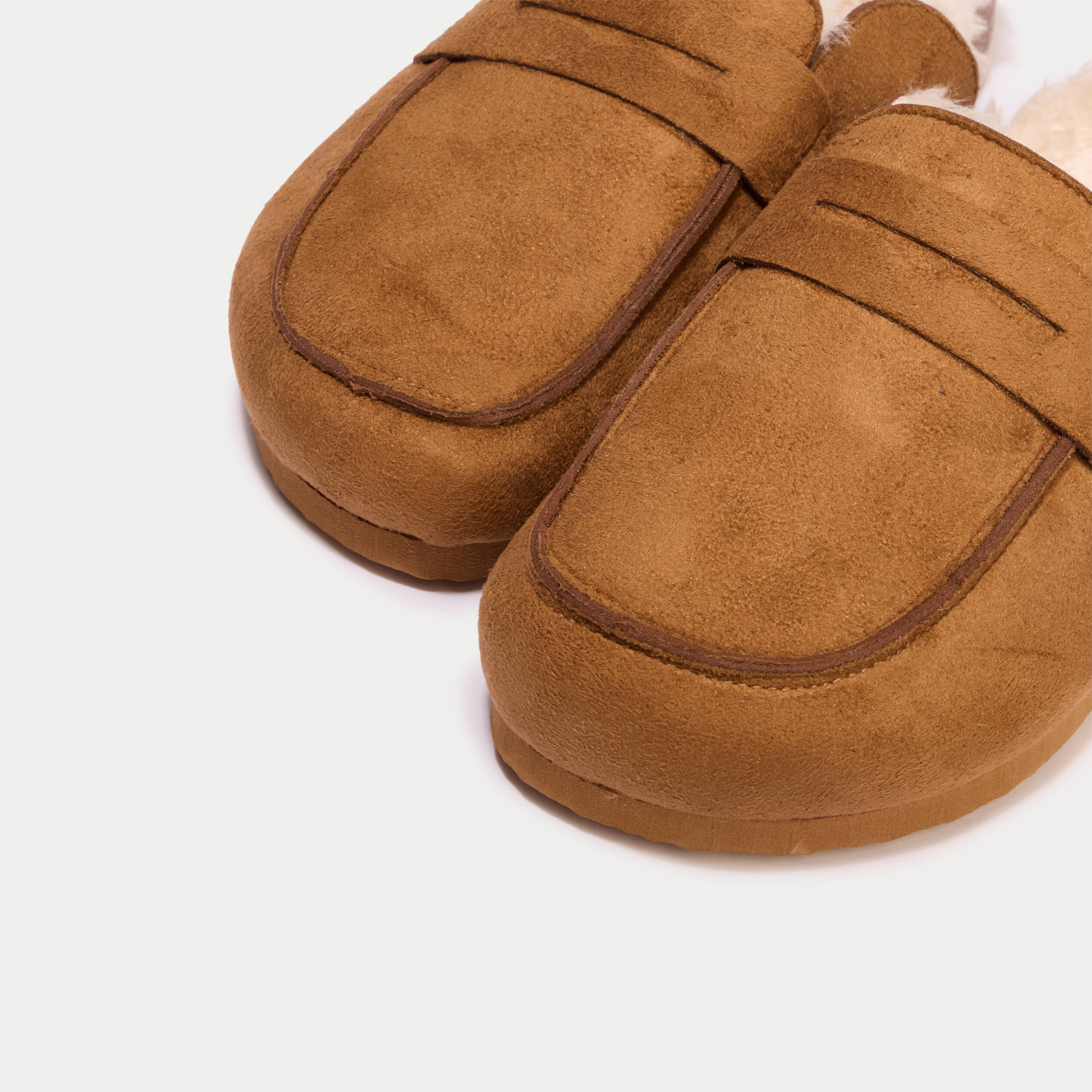 Chaussons aspect daim camel femme