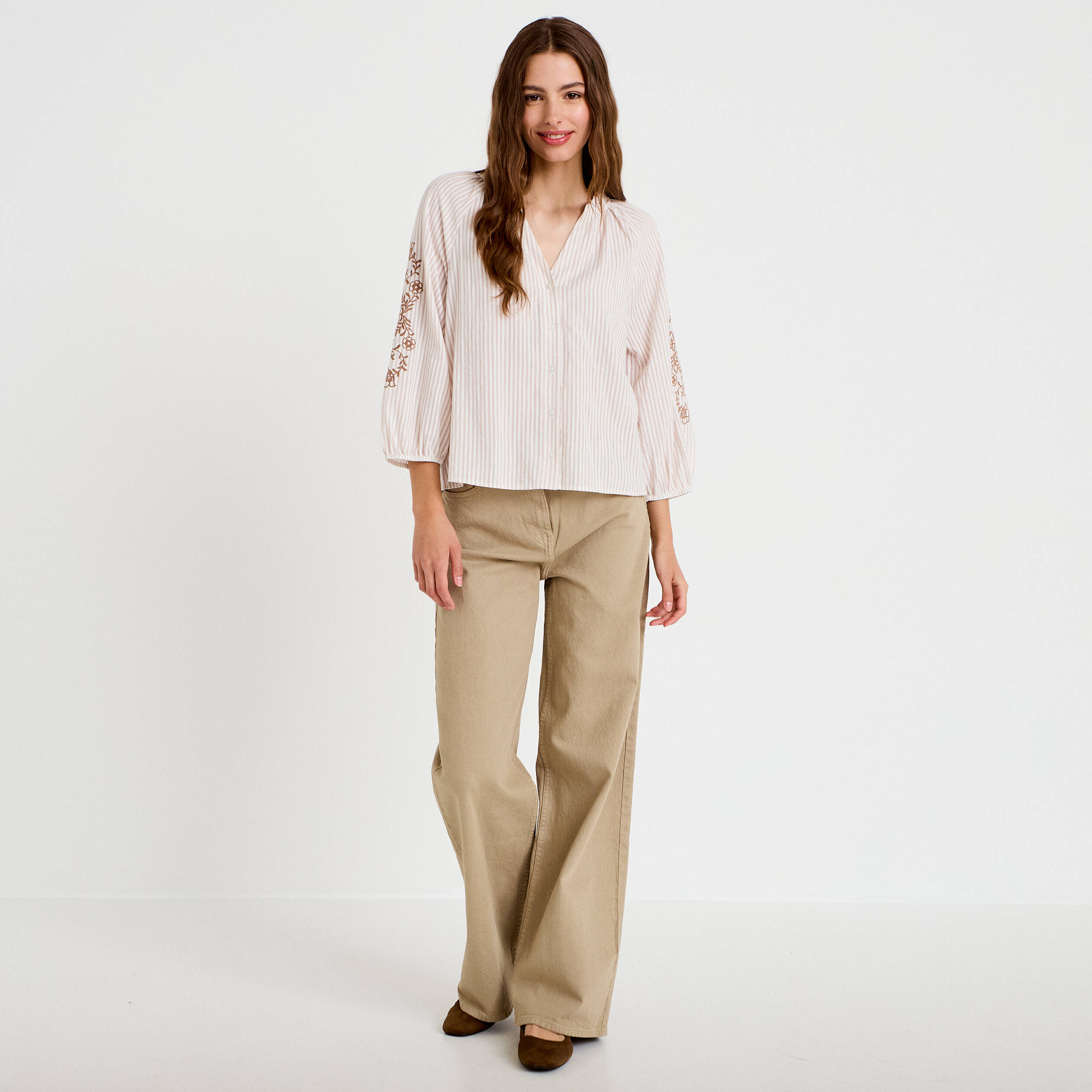 Blouse col v broderie manches 3/4 sable femme