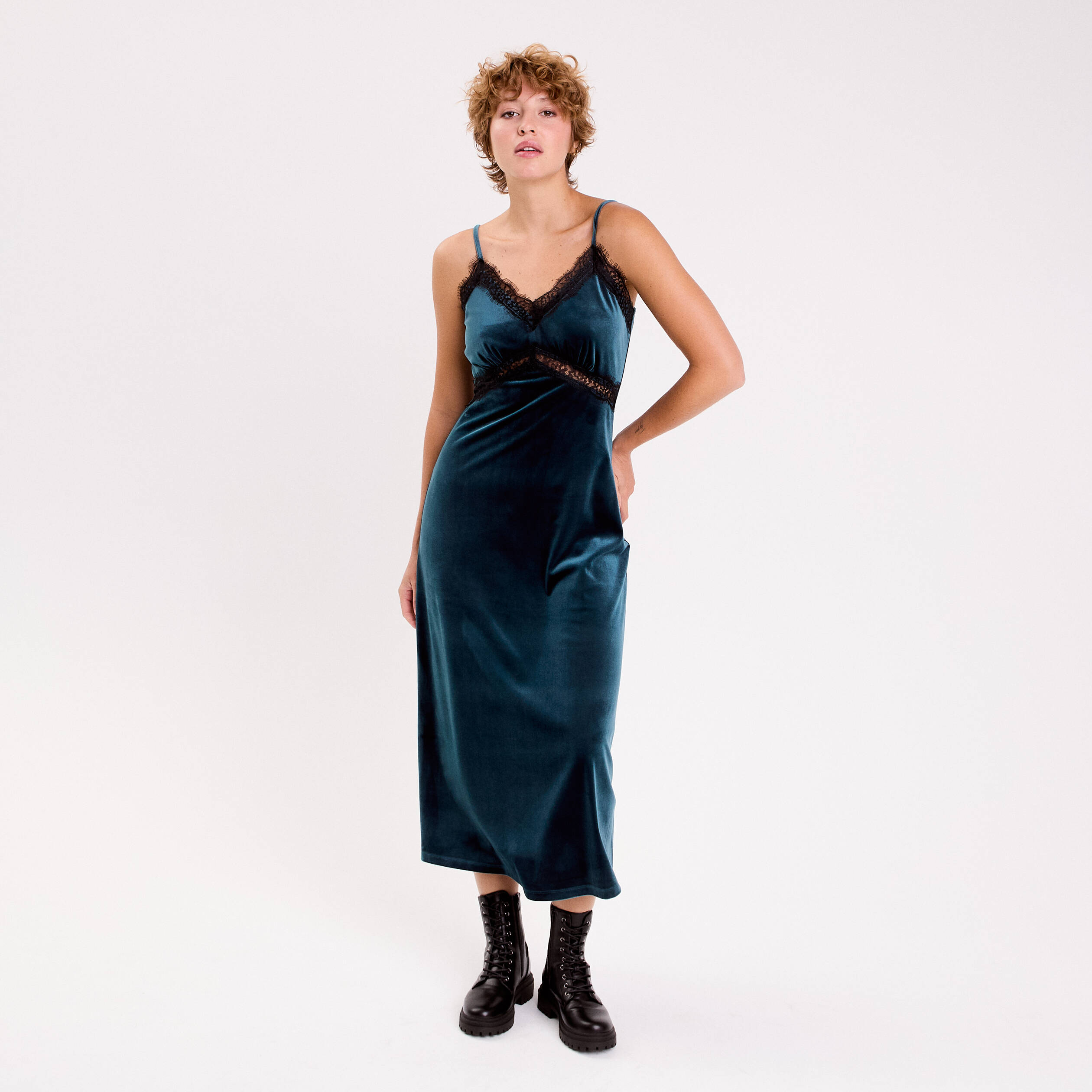 Robe longue en velours d&eacute;tails dentelle bleu canard femme