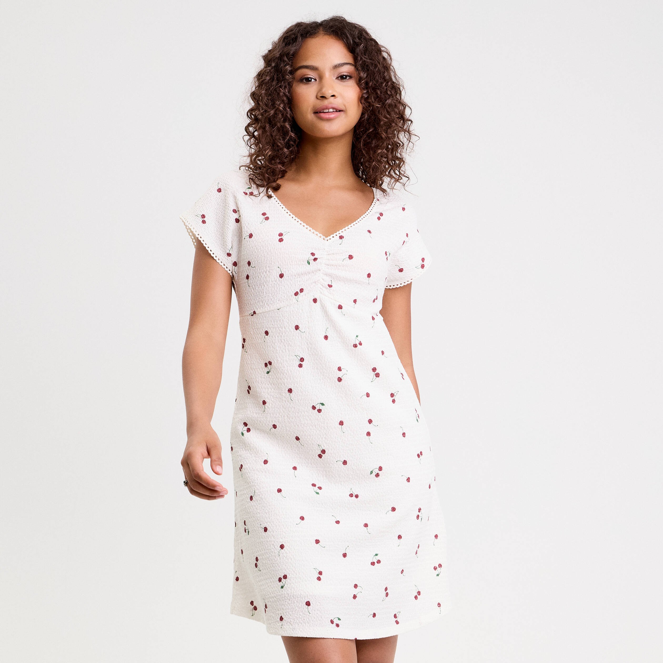 robe courte evasee col v manches courtes blanc femme Robe courte évasée col v manches courtes blanc femme