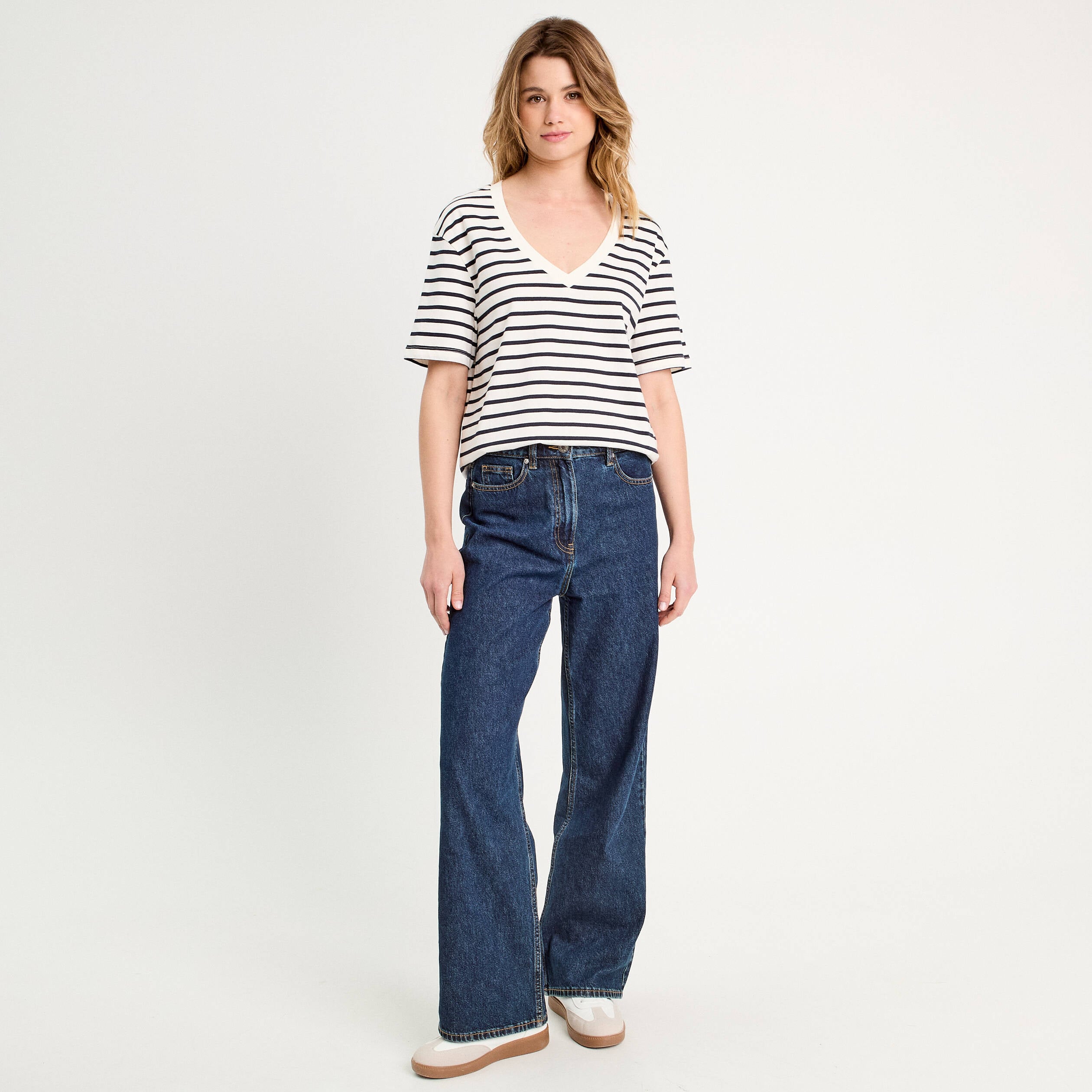 T-shirt oversize col en V bleu fonc&eacute; femme