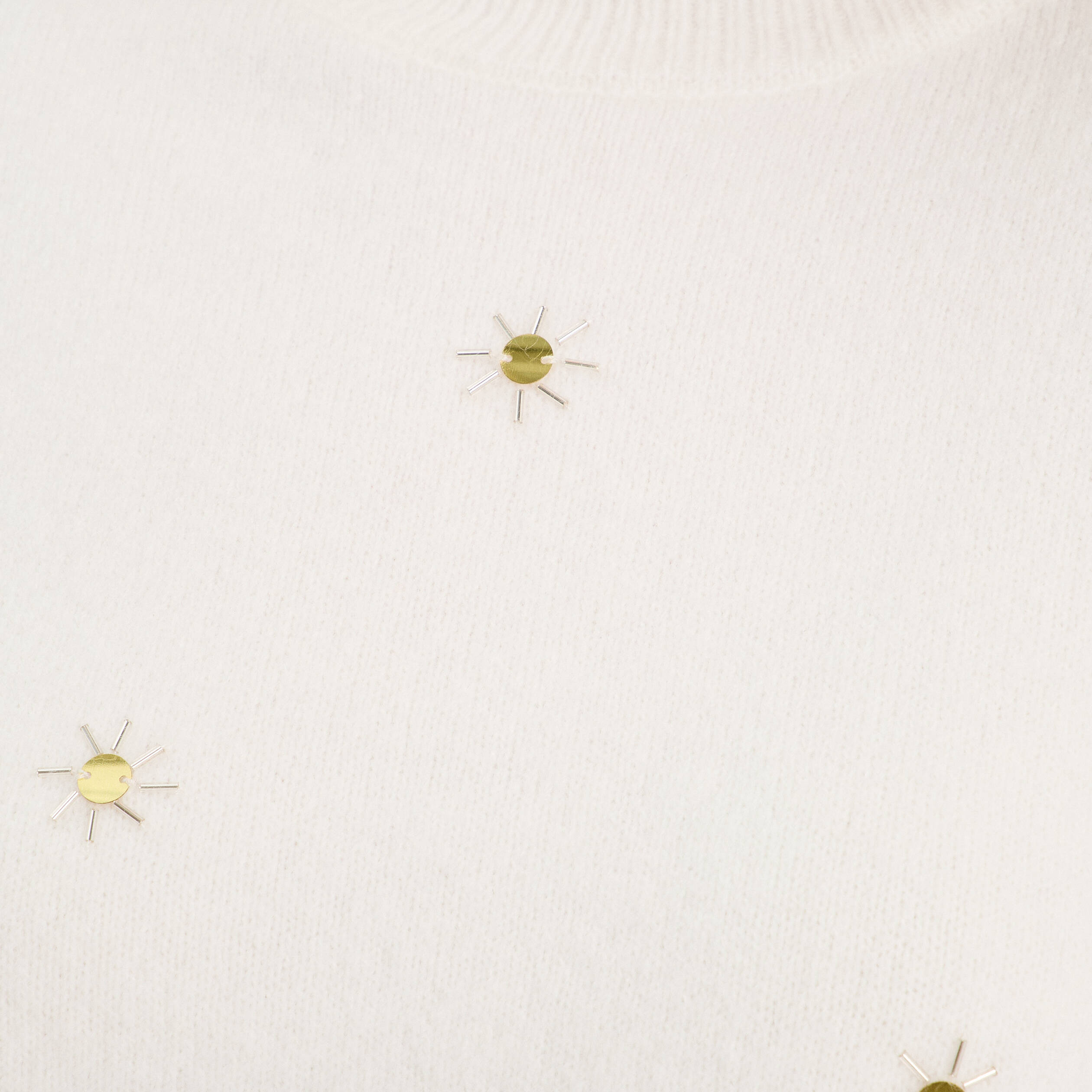 pull avec details bijoux ecru femme Pull avec détails bijoux ecru femme