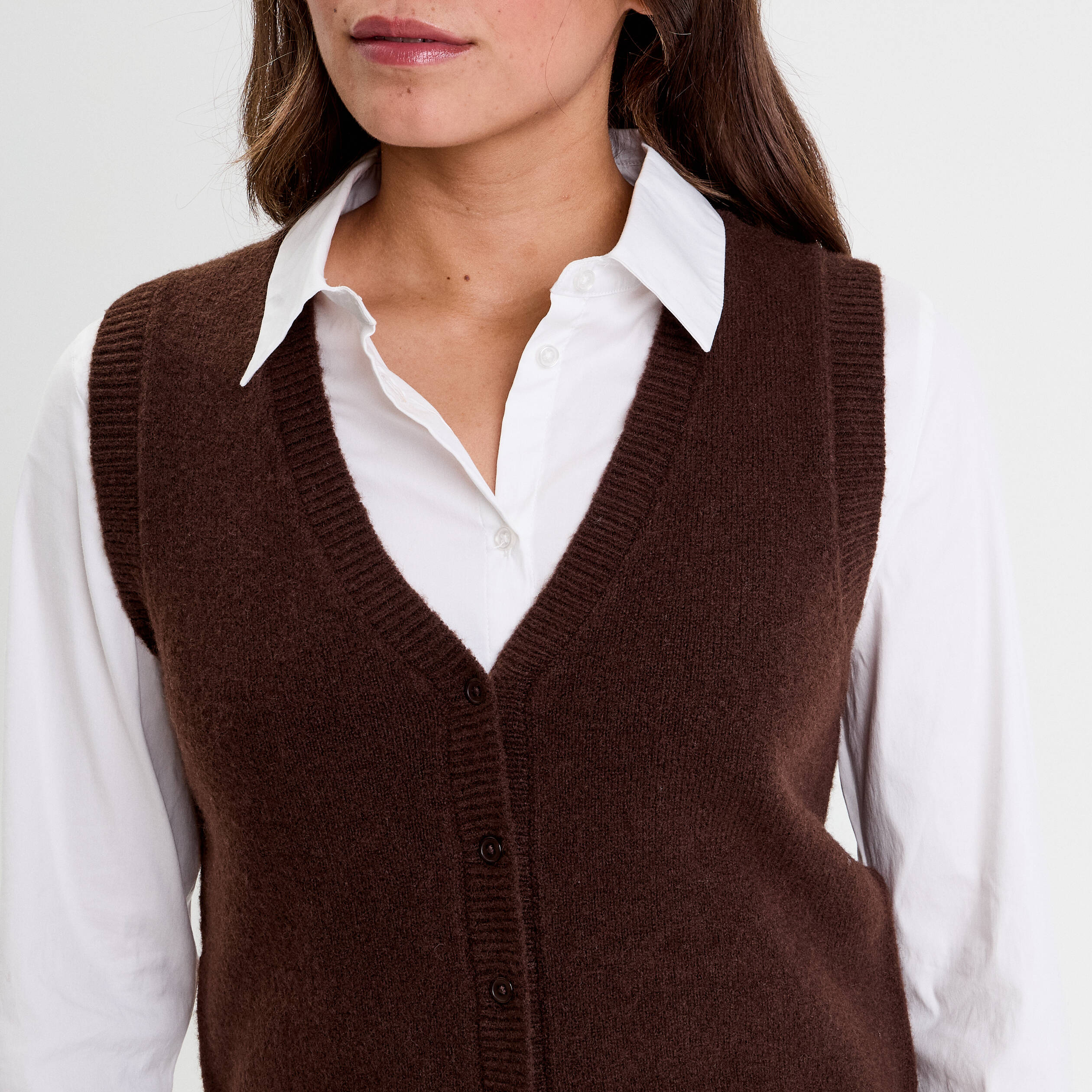 gilet sans manches ajuste marron fonce femme Gilet sans manches ajusté marron foncé femme