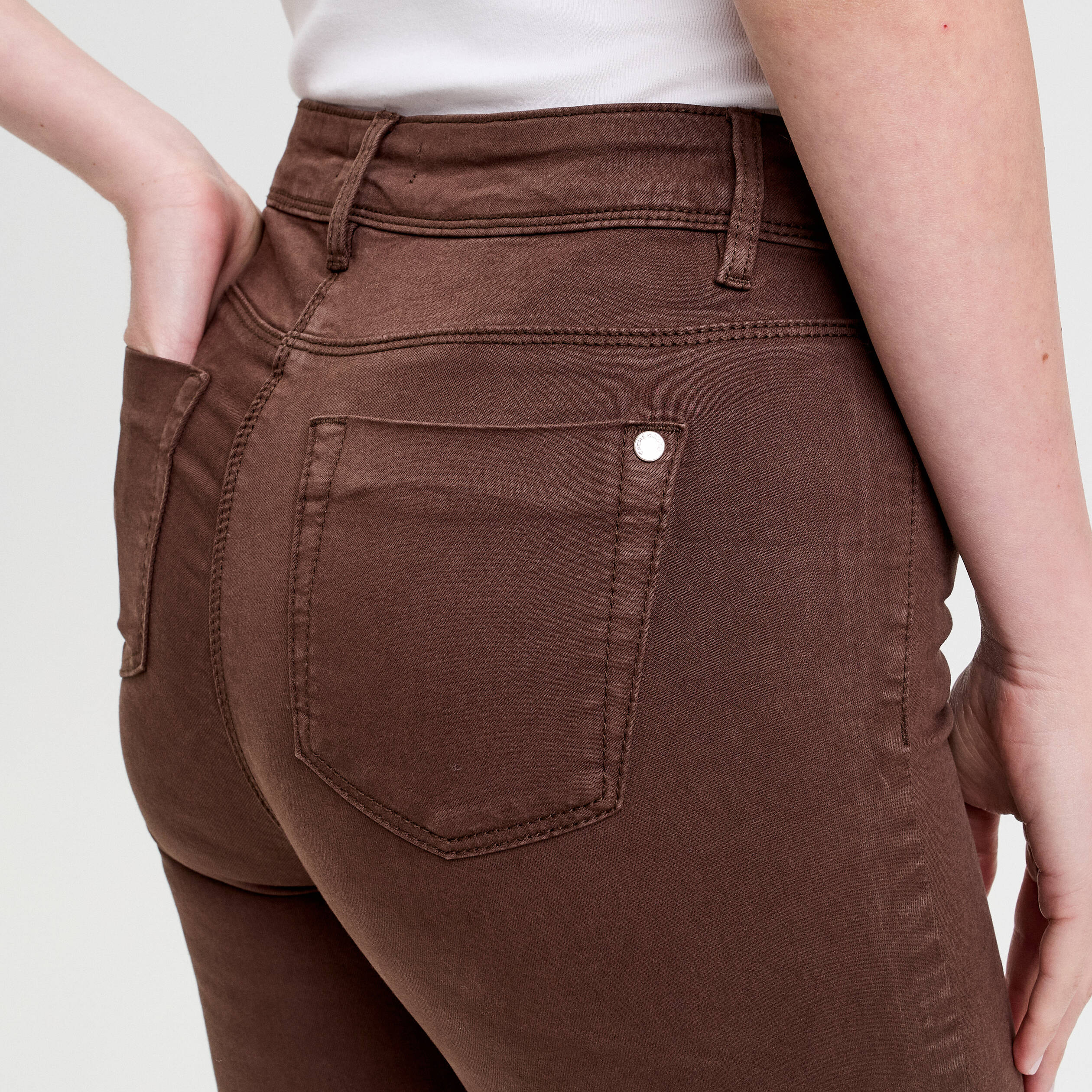 Jeans slim 5 poches marron fonc&eacute; femme