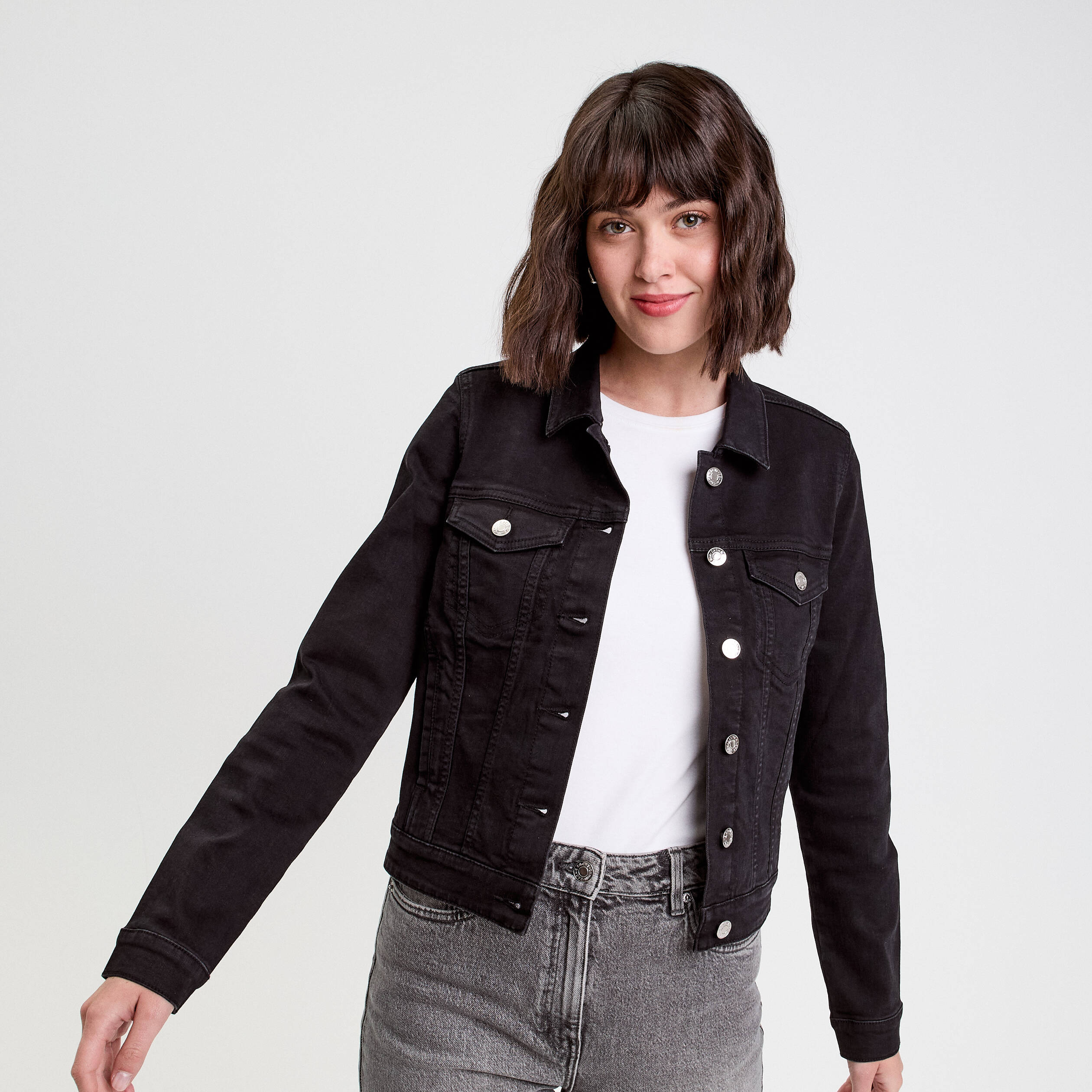 Veste droite boutonnée en jean noir femme
