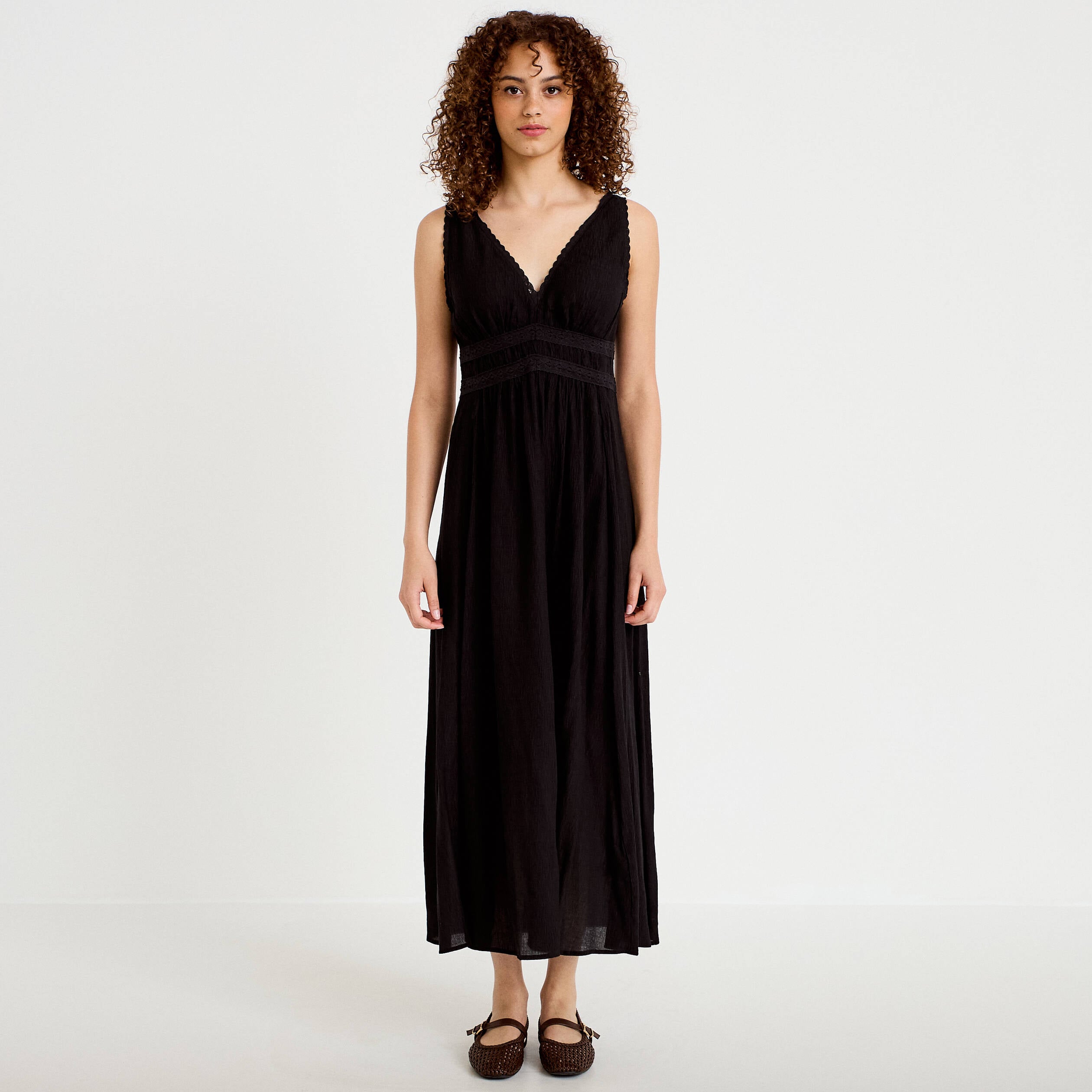 Robe longue &eacute;vas&eacute;e col v sans manches noir femme