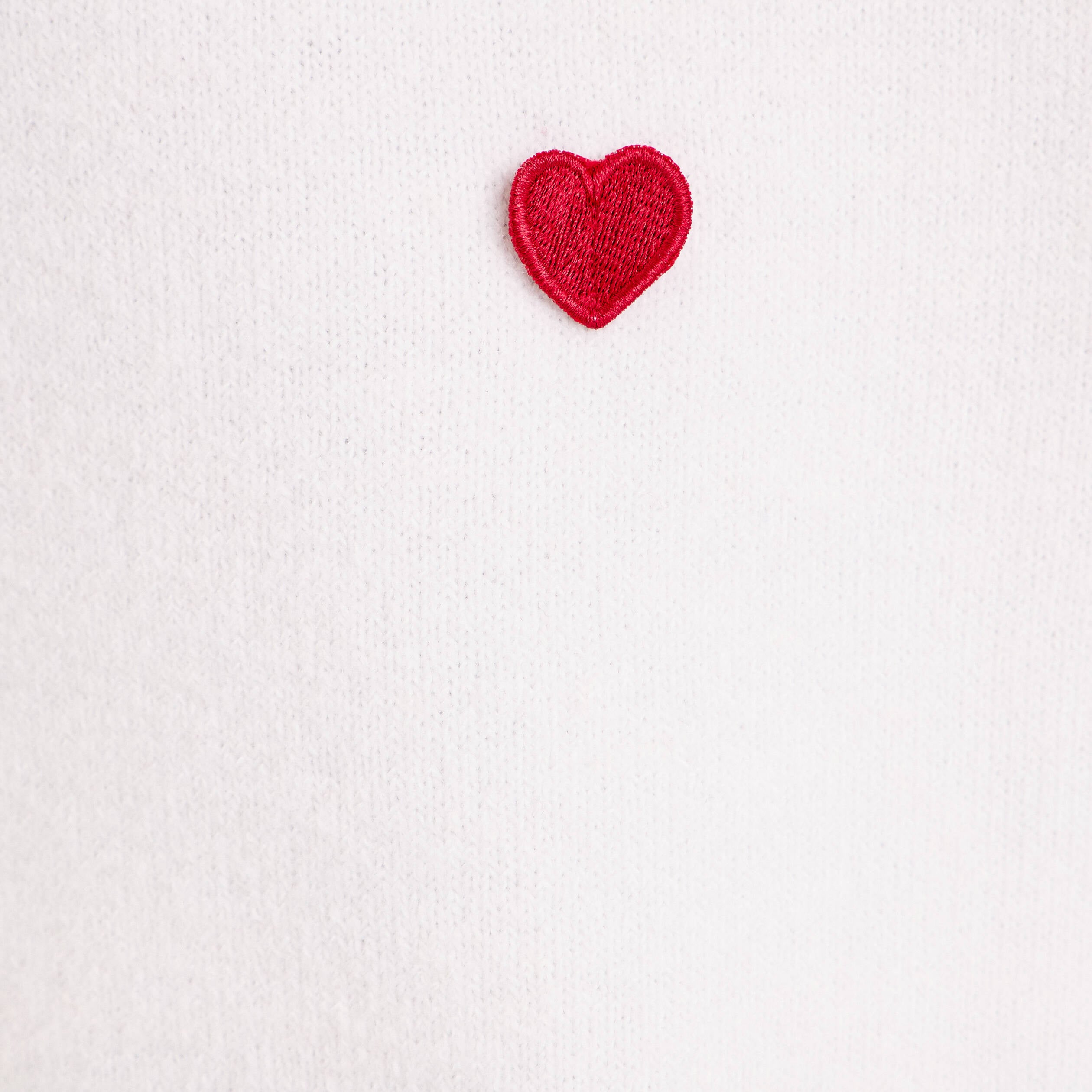 Pull &agrave; motifs coeurs ecru femme