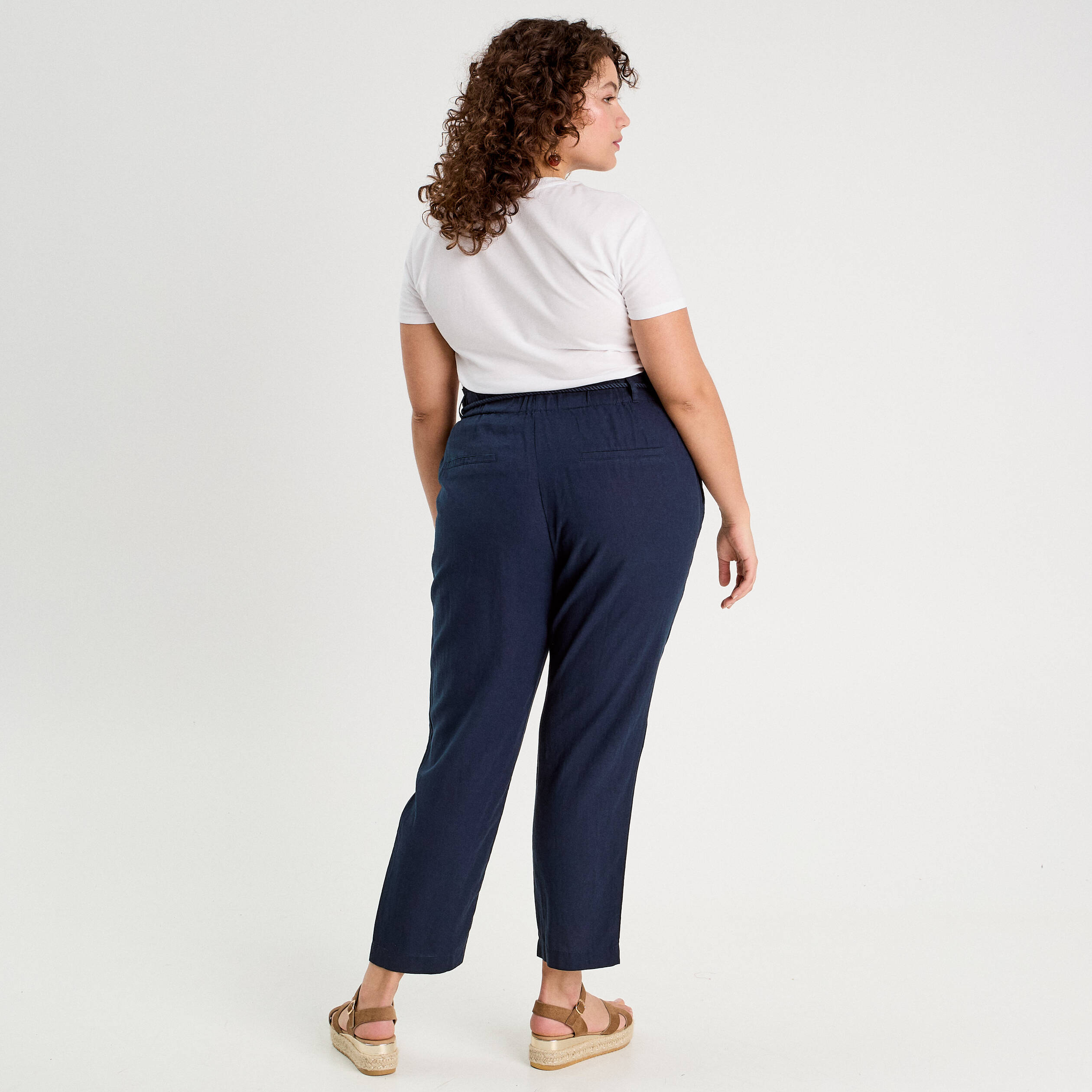 Pantalon droit fluide contenant du lin bleu marine femme