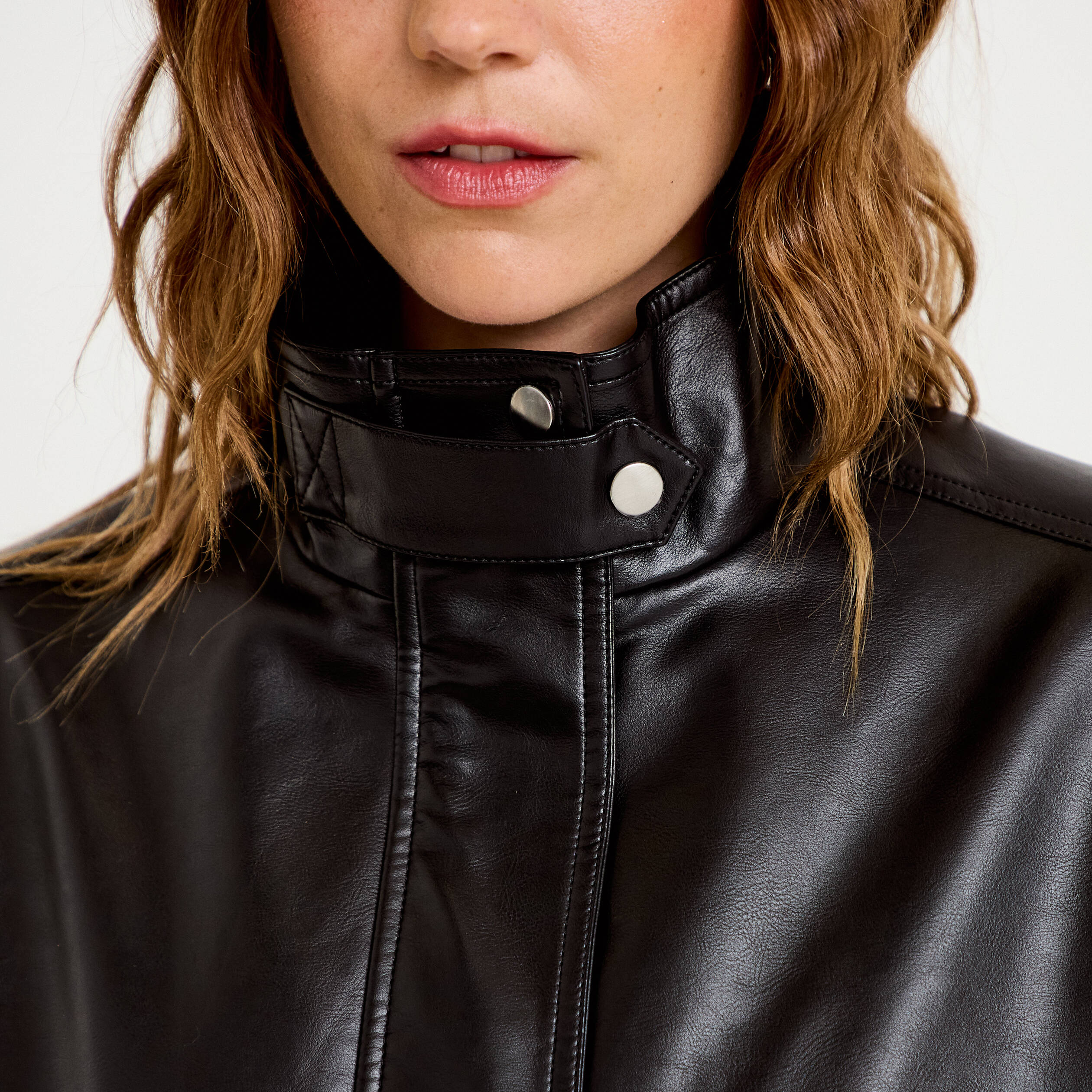 Veste effet boule en similicuir noir femme