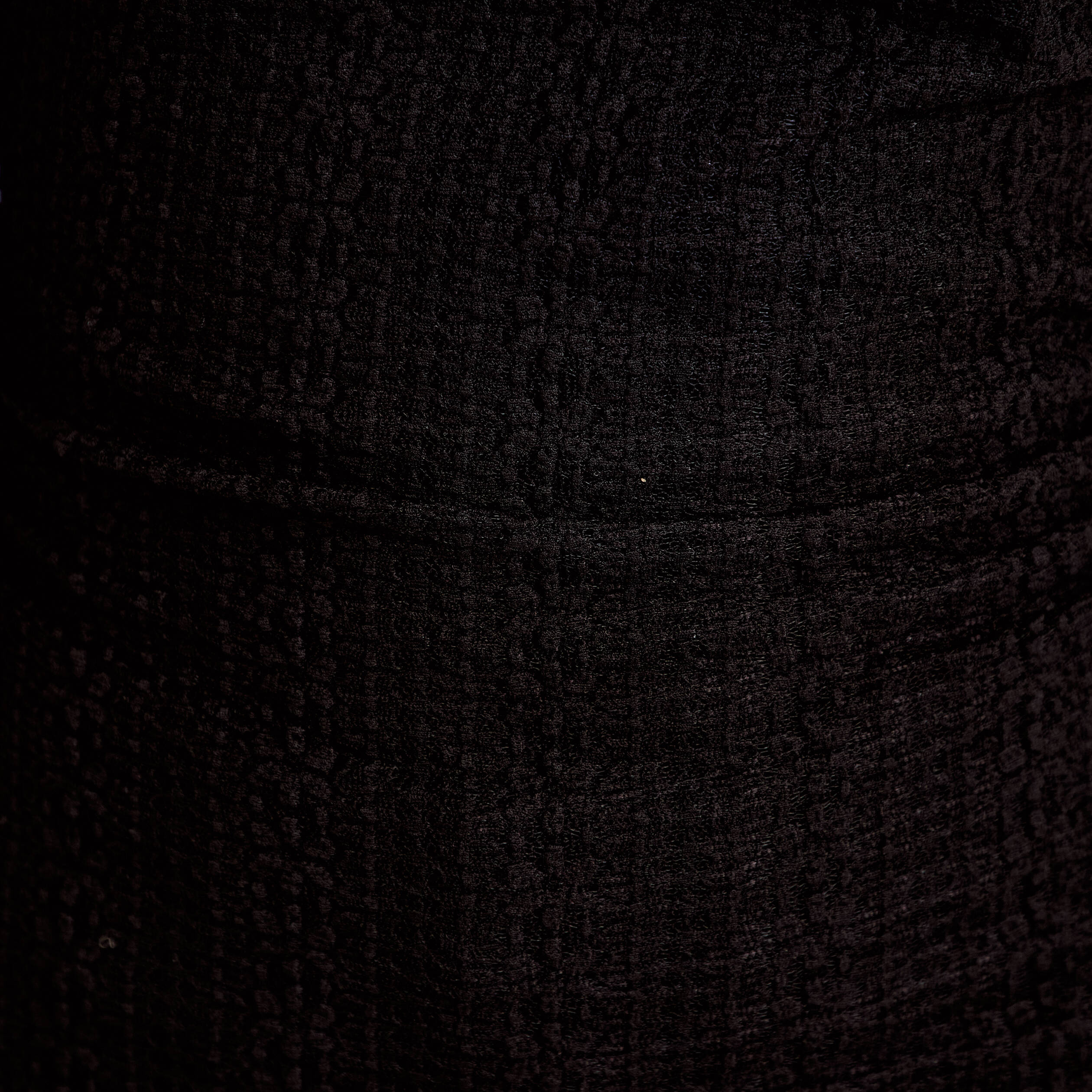 Top ajust&eacute; col montant dentelle noir femme