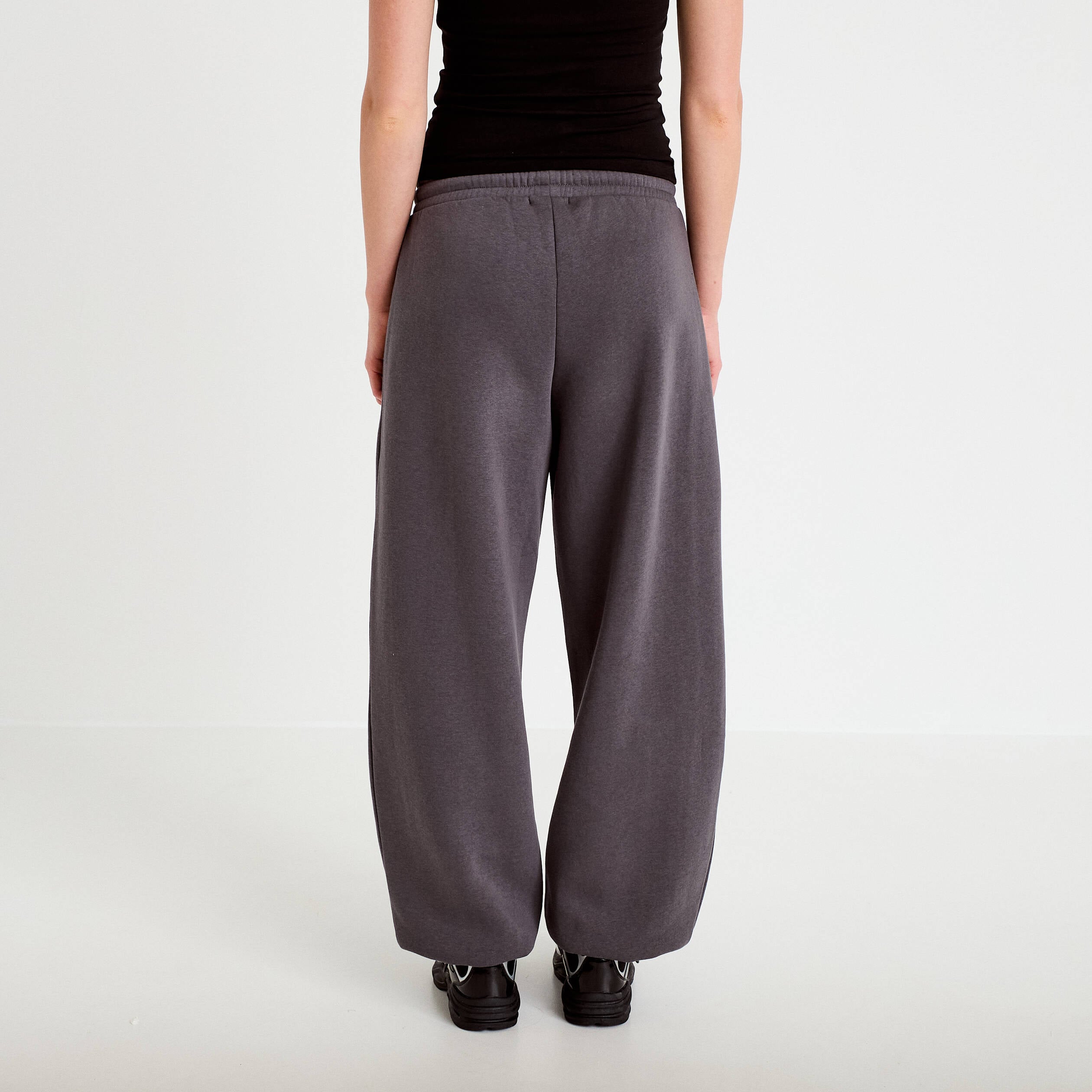 Jogging large taille basse gris fonc&eacute; femme