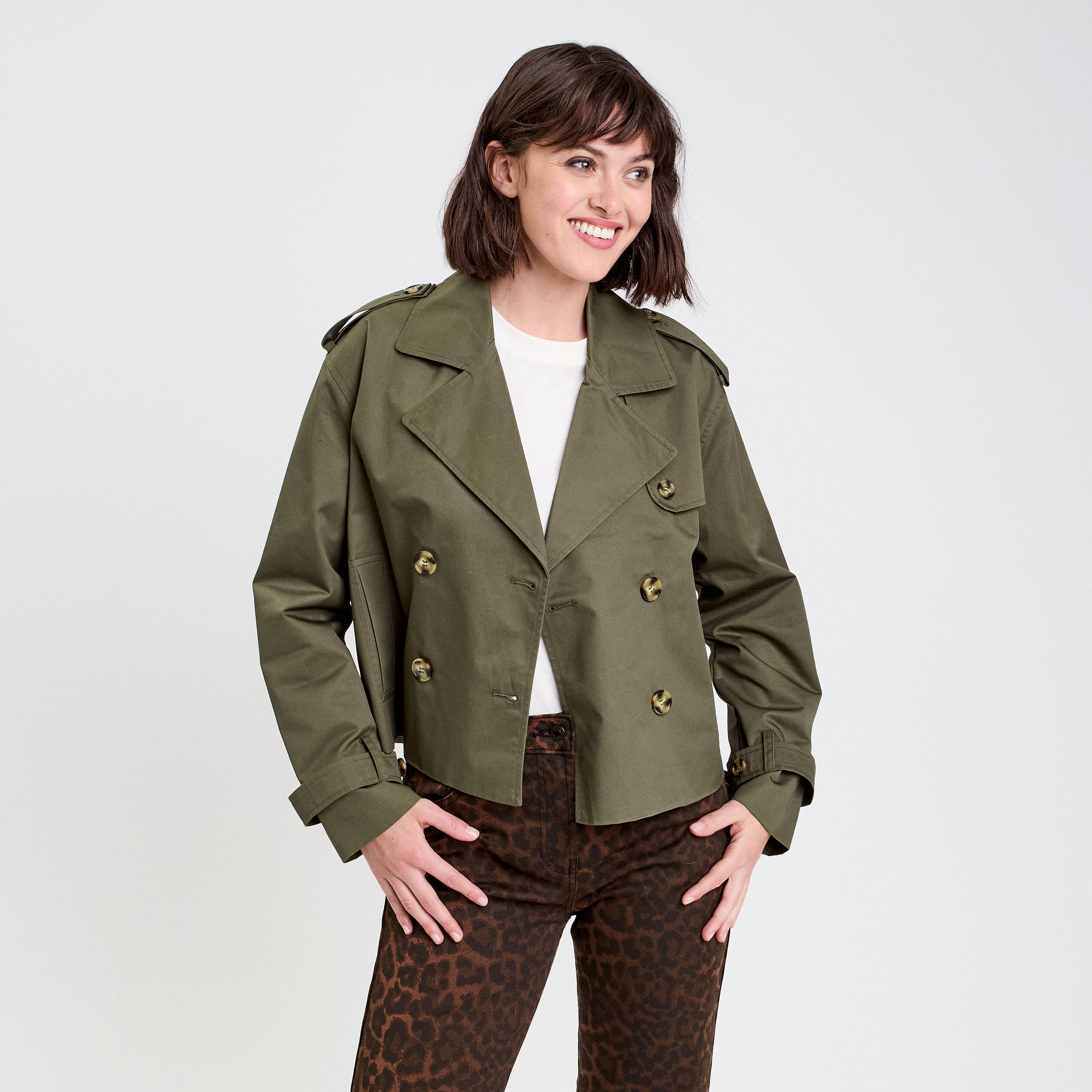 trench court boutonne vert kaki femme Trench court boutonné vert kaki femme