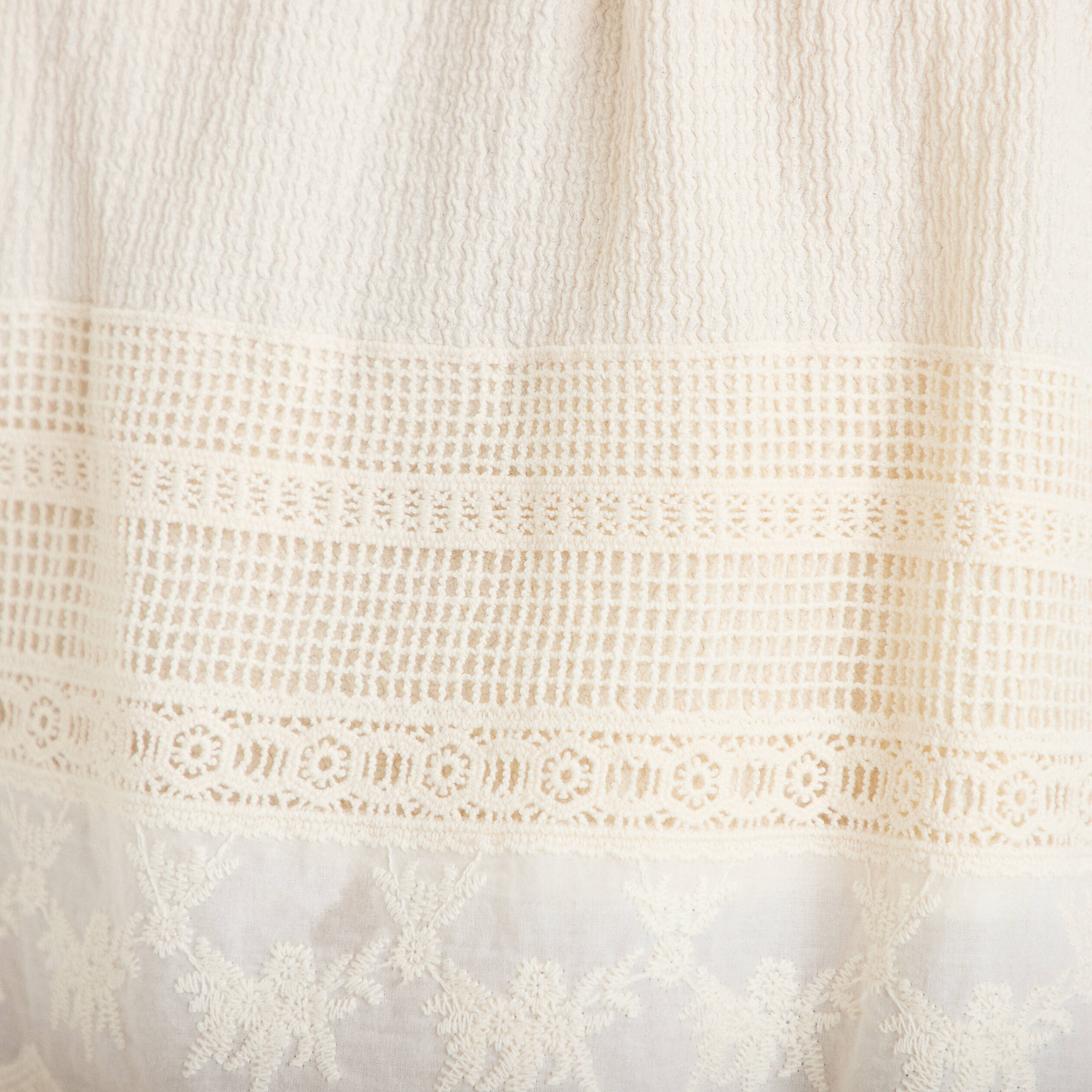 Top &agrave; bretelles broderie ecru femme